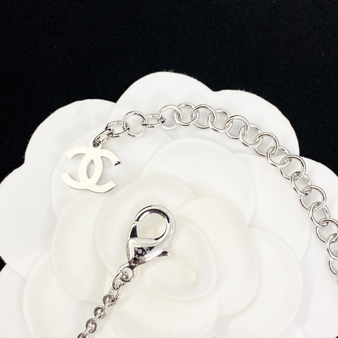 【今日新款】编码N1196 🛍香奈儿项链热销款。爆上新🆕🆕🆕一致官网，专柜同步😎CHAN 26 黑色山茶