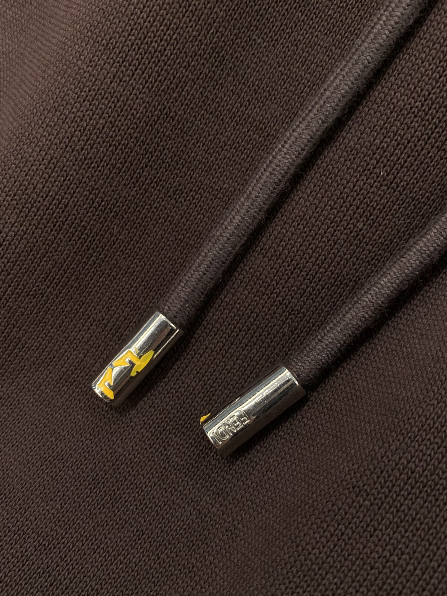 ，Fendi 芬迪，2025冬季最新品，专柜同步有售，原单狠货，时尚➕绒休闲裤，进口原版面料，舒适有弹性