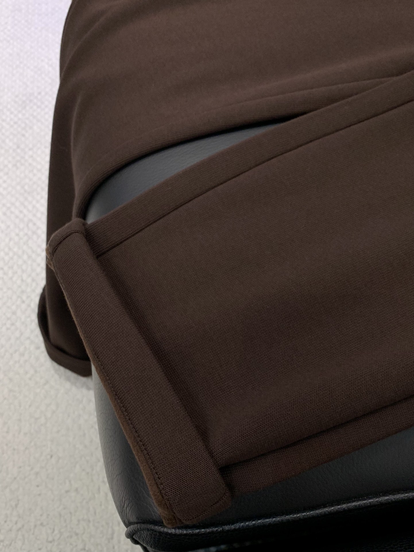 ，Fendi 芬迪，2025冬季最新品，专柜同步有售，原单狠货，时尚➕绒休闲裤，进口原版面料，舒适有弹性