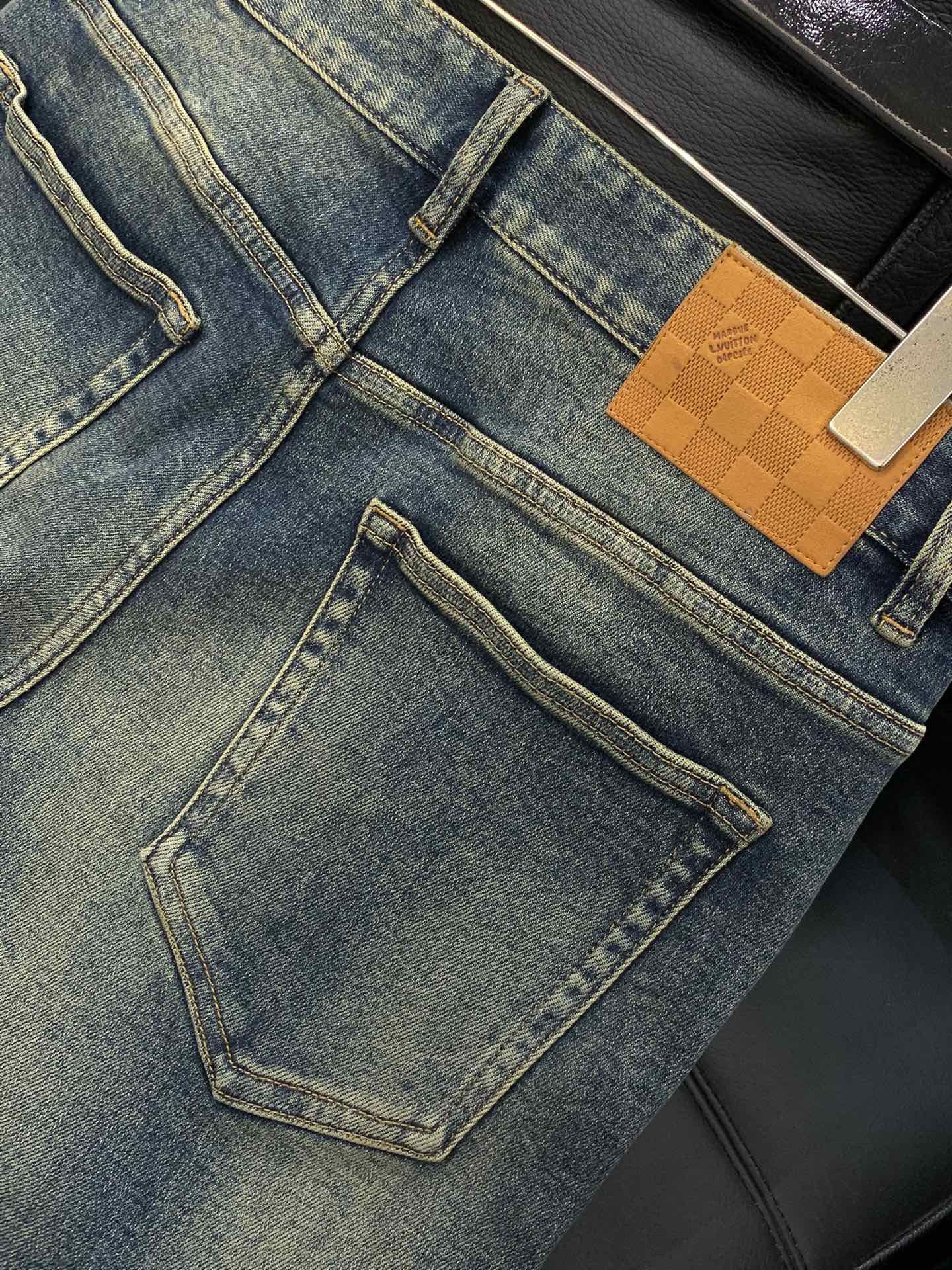 ，LouisVuitton 路易威登，2025秋季最新款，专柜同步有售，原单狠货，时尚休闲水洗牛仔裤，上