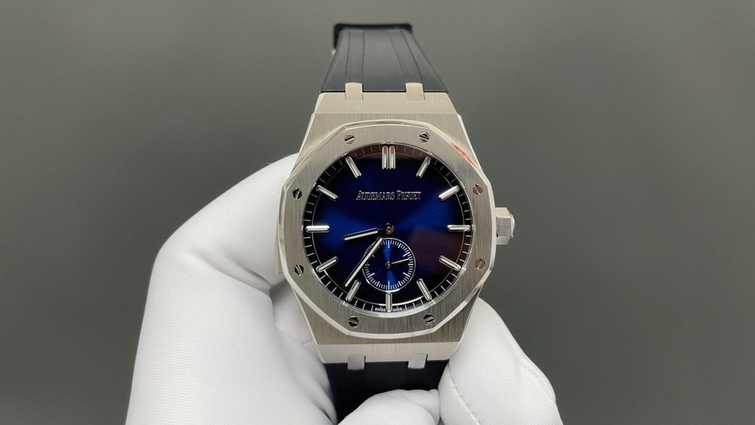 NO:670422,A Audemars Piguet Royal Oak 26591I series men's watch is shockingly launched. The back cover has been upgraded to see through, and it uses the 2953 upgraded version of the movement, achieving the pinnacle of steel watches - demonstrating strength and defending the 'steel' king!  [5 subtleties] 1. The authentic product is disassembled and the size is 42×11.3 mm, which is consistent with the original product!  2. Perfectly restore every detail of the genuine watch case, showing the masculine temperament of the genuine 'angular, resolute and courageous'. 3. The workmanship of the steel band is impeccable, which is better than any steel band watch on the market. The tightness of the 'buffer belt' connecting the steel band head and the watch head is exactly the same as the original one (optional steel band type, tape type, mystery type, square diamond type)  4. Audemars Piguet 2953 upgraded movement, stable, excellent and more real. 5. The 'biscuit texture' of the dial is three-dimensional and full, paired with platinum fluorescent time scales and Royal Oak hands, for an exquisite experience and a different feeling!  Must be a quality product, audemars19860909A爱彼皇家橡树26591I系列男士腕表 震撼上线后盖升级透底,采用2953升级版机芯, 成就钢表巅峰—— 实力演绎 卫冕“钢”王！【5大精妙之处】 1.正品拆解开模,尺寸为42×11.3毫米与正品一致！ 2.完美还原正品表壳的每一处细节,尽显正品“棱角分明 坚毅果敢”的阳刚气质. 3.钢带的做工无可挑剔,比市面上任何钢带表做工均要更上一层楼,钢带头粒和表头衔接的“缓冲带”的松紧程度与正品一模一样,(可选配钢带款,胶带款,谜底款,方钻款) 4.爱彼2953升级版机芯,稳定,优秀,更真实. 5.表盘的“饼干纹理”立体饱满 搭配白金荧光时标和Royal Oak皇家橡树指针,体验精妙 感受不同！必属精品,,audemars,Watch