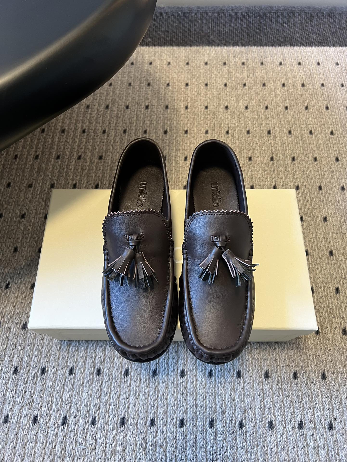 Unfoli*26ss英伦风褶皱流苏平底乐福鞋休闲鞋融合意式慵懒与复古摩登，以经典乐福鞋为基底，弱化硬朗