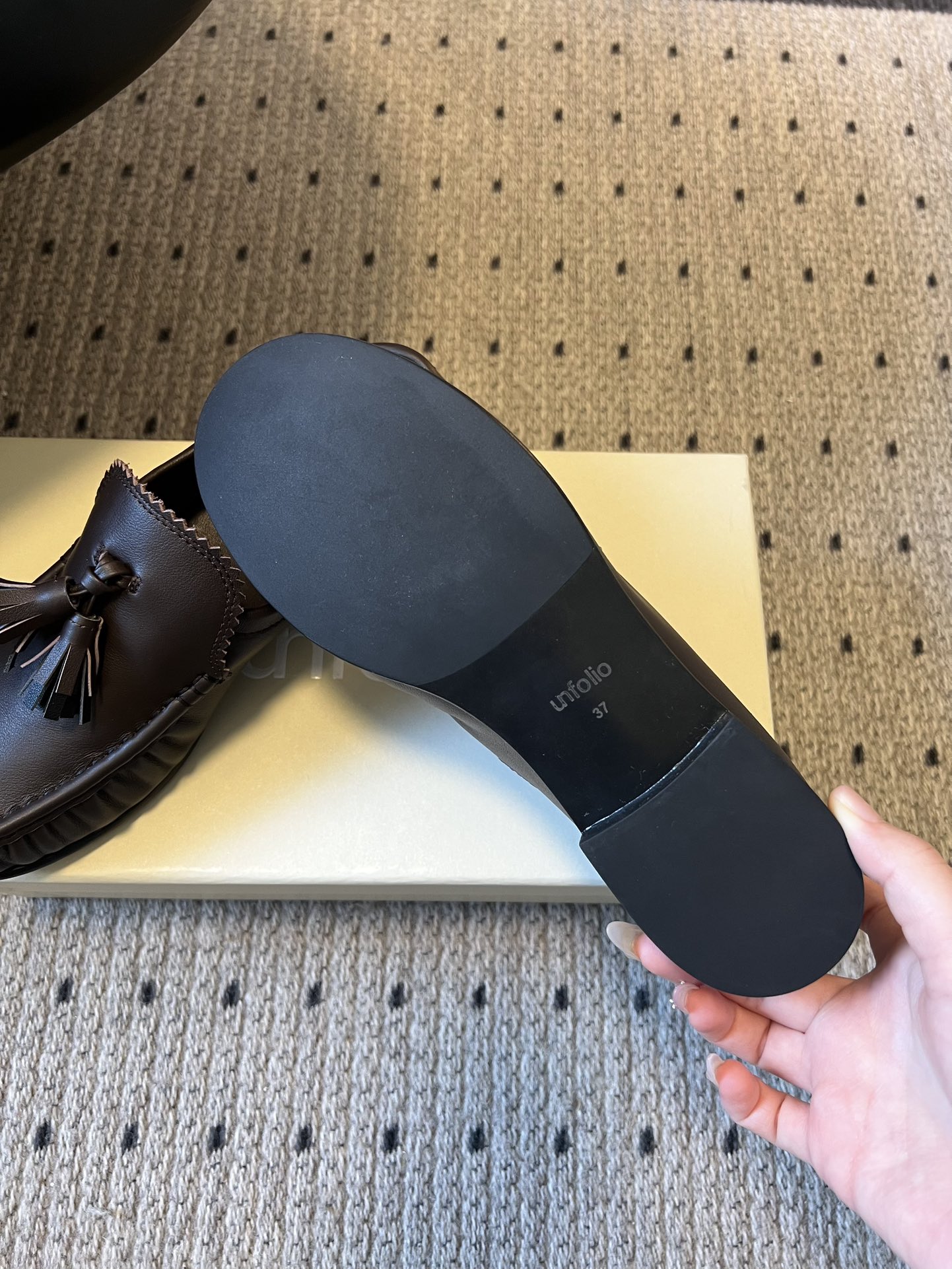 Unfoli*26ss英伦风褶皱流苏平底乐福鞋休闲鞋融合意式慵懒与复古摩登，以经典乐福鞋为基底，弱化硬朗