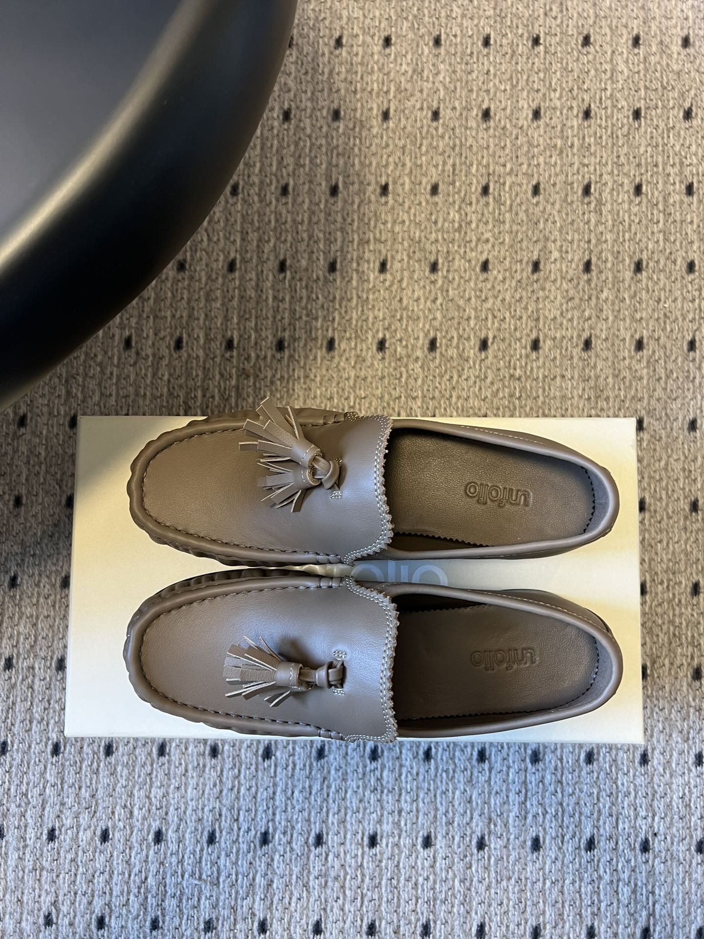 Unfoli*26ss英伦风褶皱流苏平底乐福鞋休闲鞋融合意式慵懒与复古摩登，以经典乐福鞋为基底，弱化硬朗