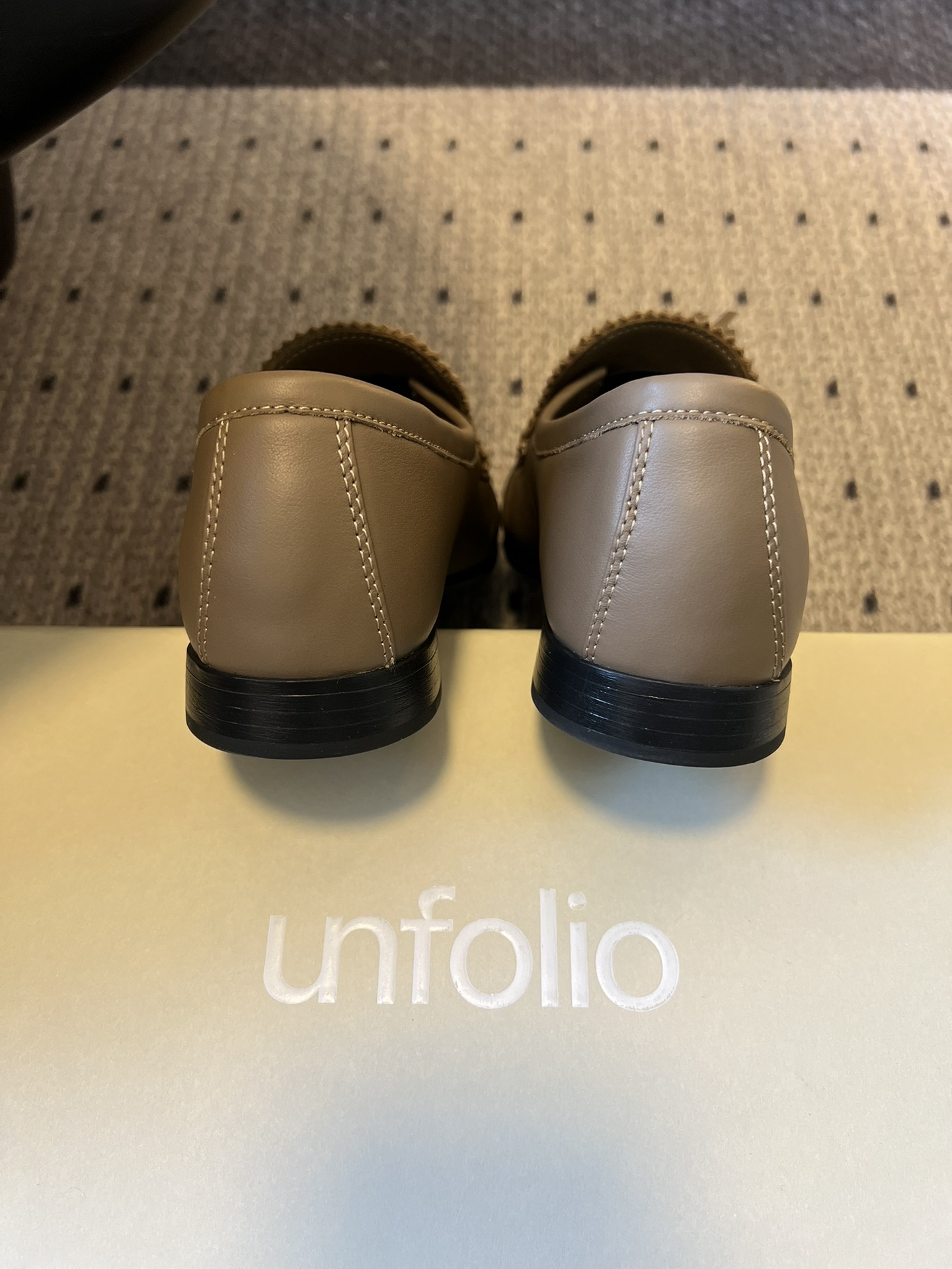 Unfoli*26ss英伦风褶皱流苏平底乐福鞋休闲鞋融合意式慵懒与复古摩登，以经典乐福鞋为基底，弱化硬朗