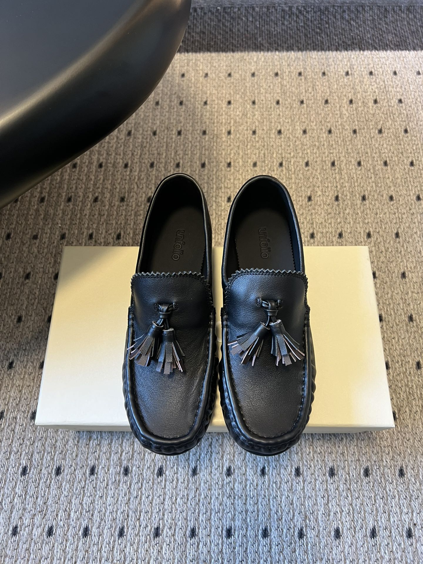 Unfoli*26ss英伦风褶皱流苏平底乐福鞋休闲鞋融合意式慵懒与复古摩登，以经典乐福鞋为基底，弱化硬朗