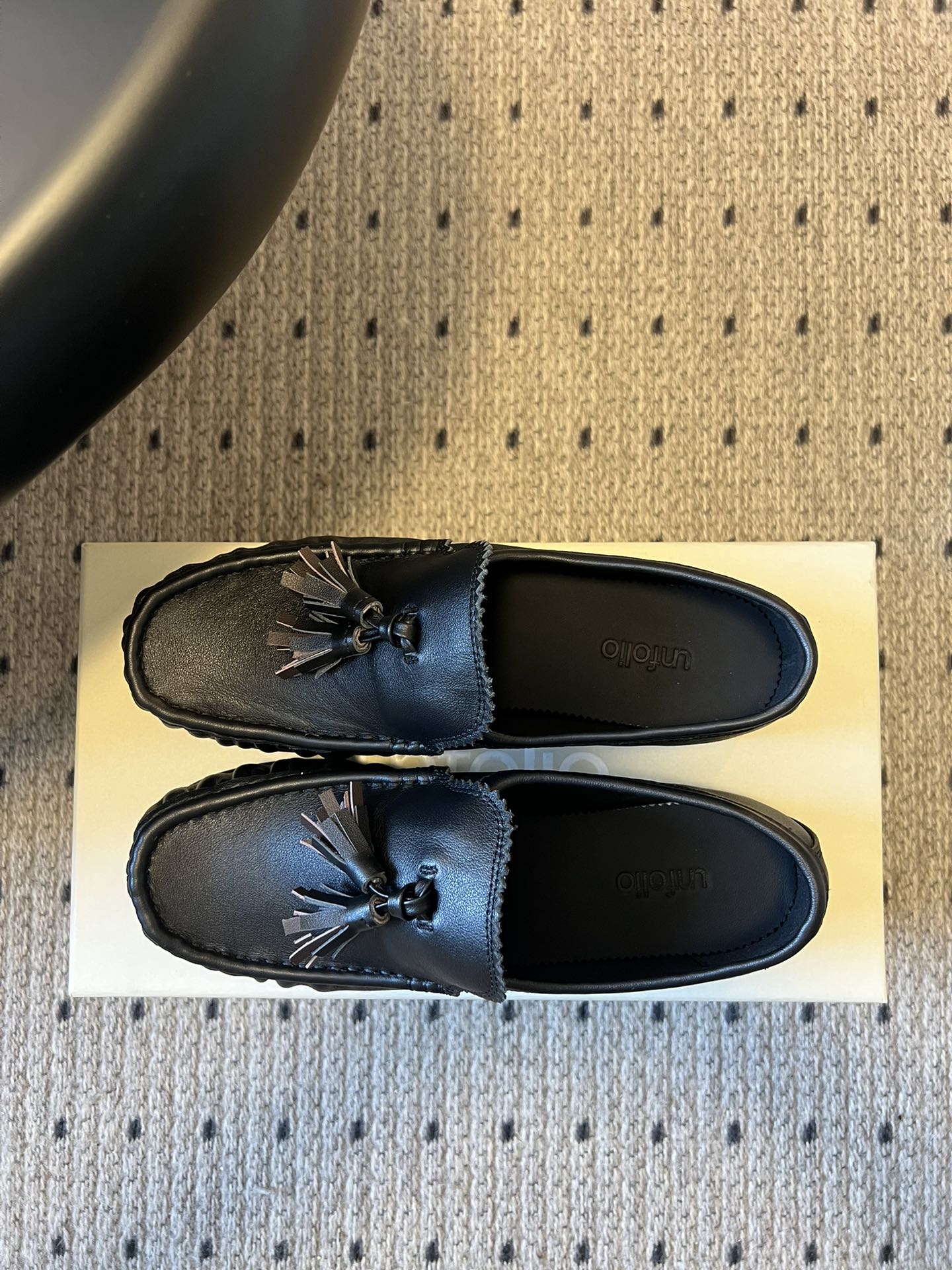 Unfoli*26ss英伦风褶皱流苏平底乐福鞋休闲鞋融合意式慵懒与复古摩登，以经典乐福鞋为基底，弱化硬朗