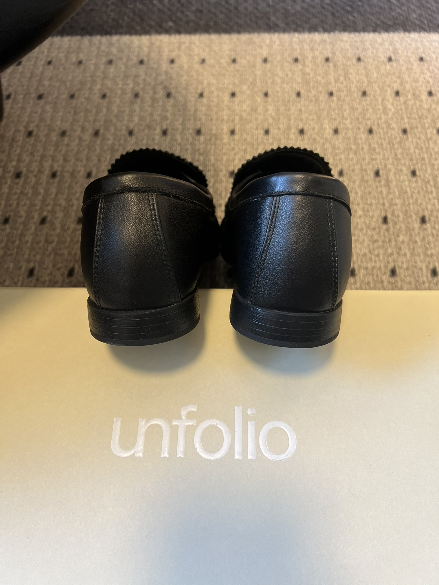 Unfoli*26ss英伦风褶皱流苏平底乐福鞋休闲鞋融合意式慵懒与复古摩登，以经典乐福鞋为基底，弱化硬朗