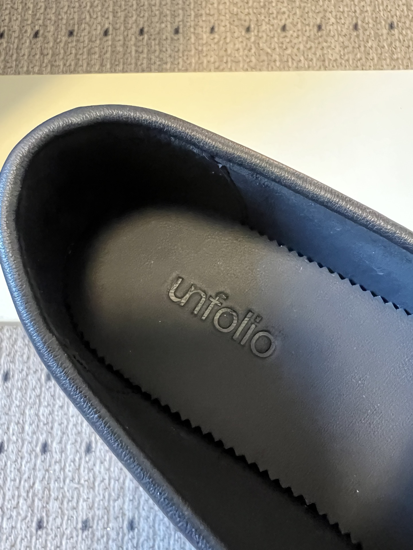 Unfoli*26ss英伦风褶皱流苏平底乐福鞋休闲鞋融合意式慵懒与复古摩登，以经典乐福鞋为基底，弱化硬朗