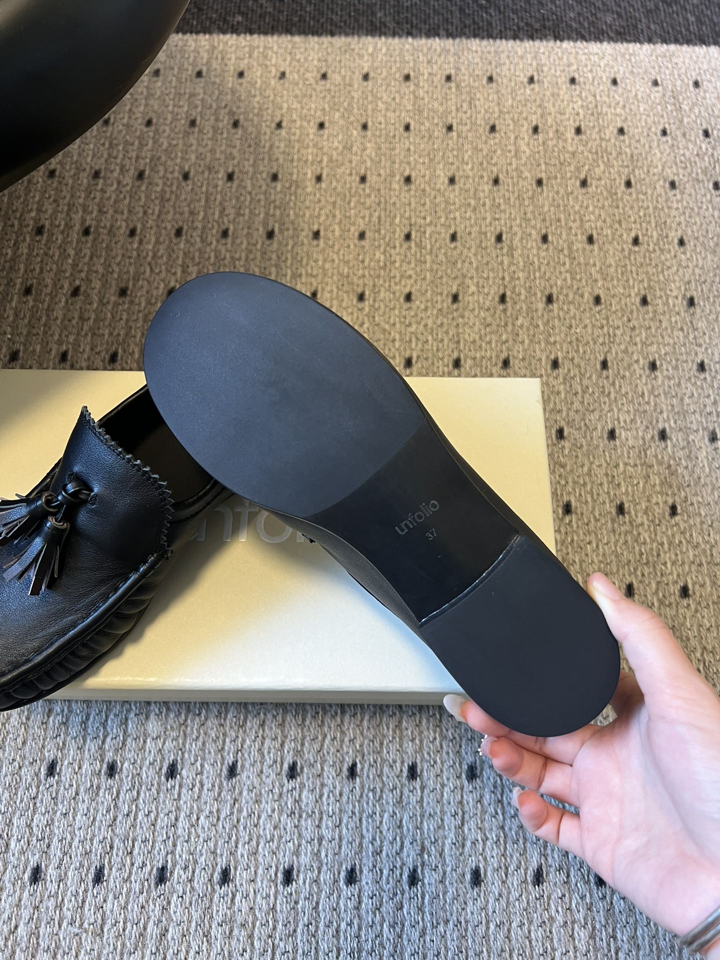 Unfoli*26ss英伦风褶皱流苏平底乐福鞋休闲鞋融合意式慵懒与复古摩登，以经典乐福鞋为基底，弱化硬朗