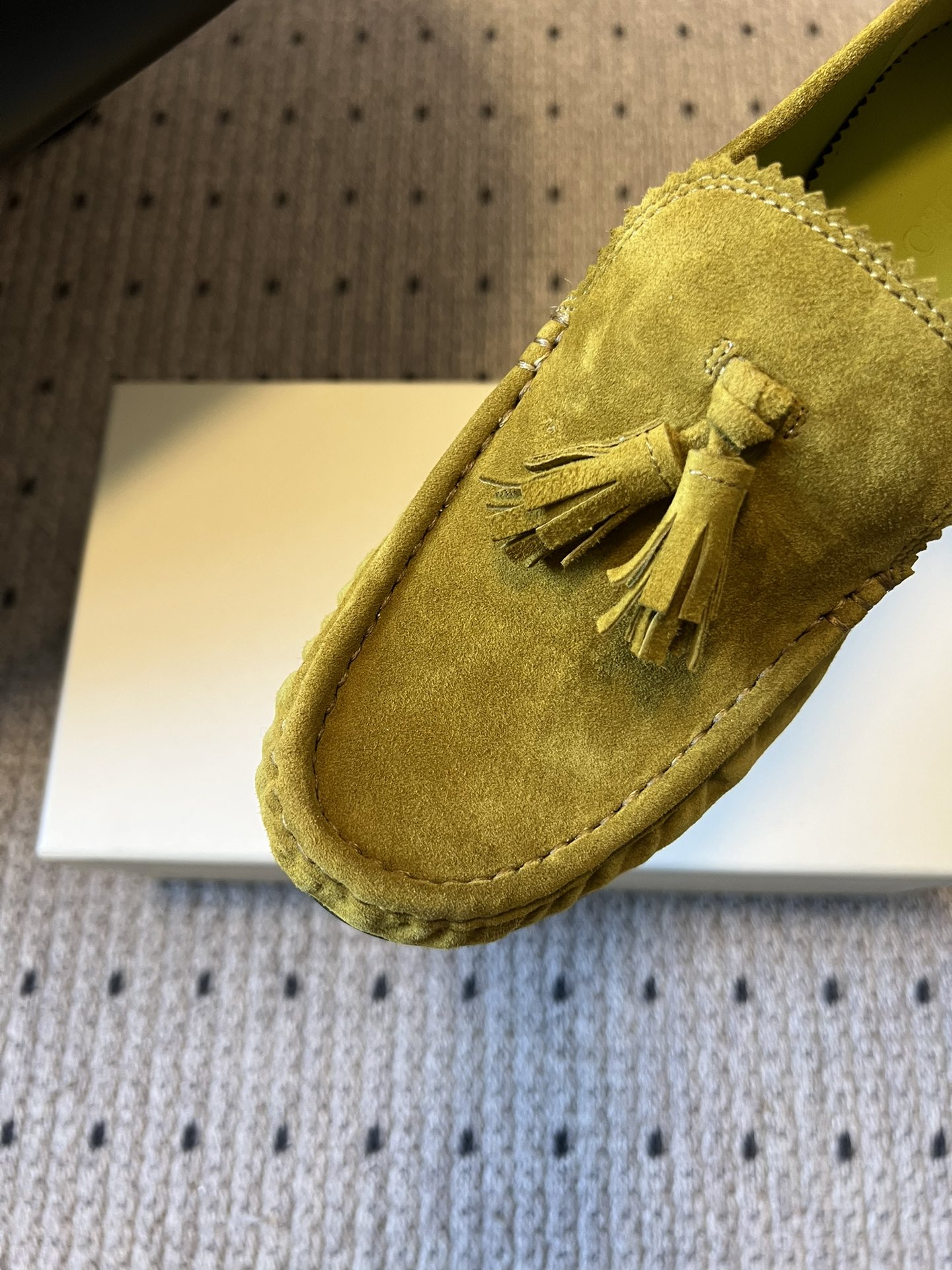 Unfoli*26ss英伦风褶皱流苏平底乐福鞋休闲鞋融合意式慵懒与复古摩登，以经典乐福鞋为基底，弱化硬朗