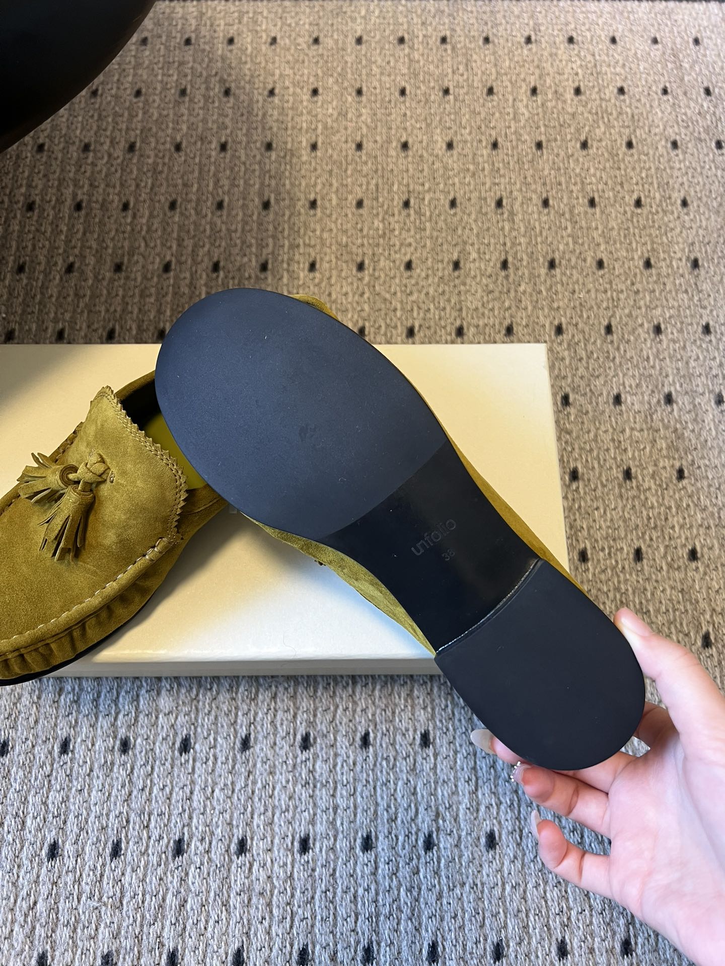 Unfoli*26ss英伦风褶皱流苏平底乐福鞋休闲鞋融合意式慵懒与复古摩登，以经典乐福鞋为基底，弱化硬朗