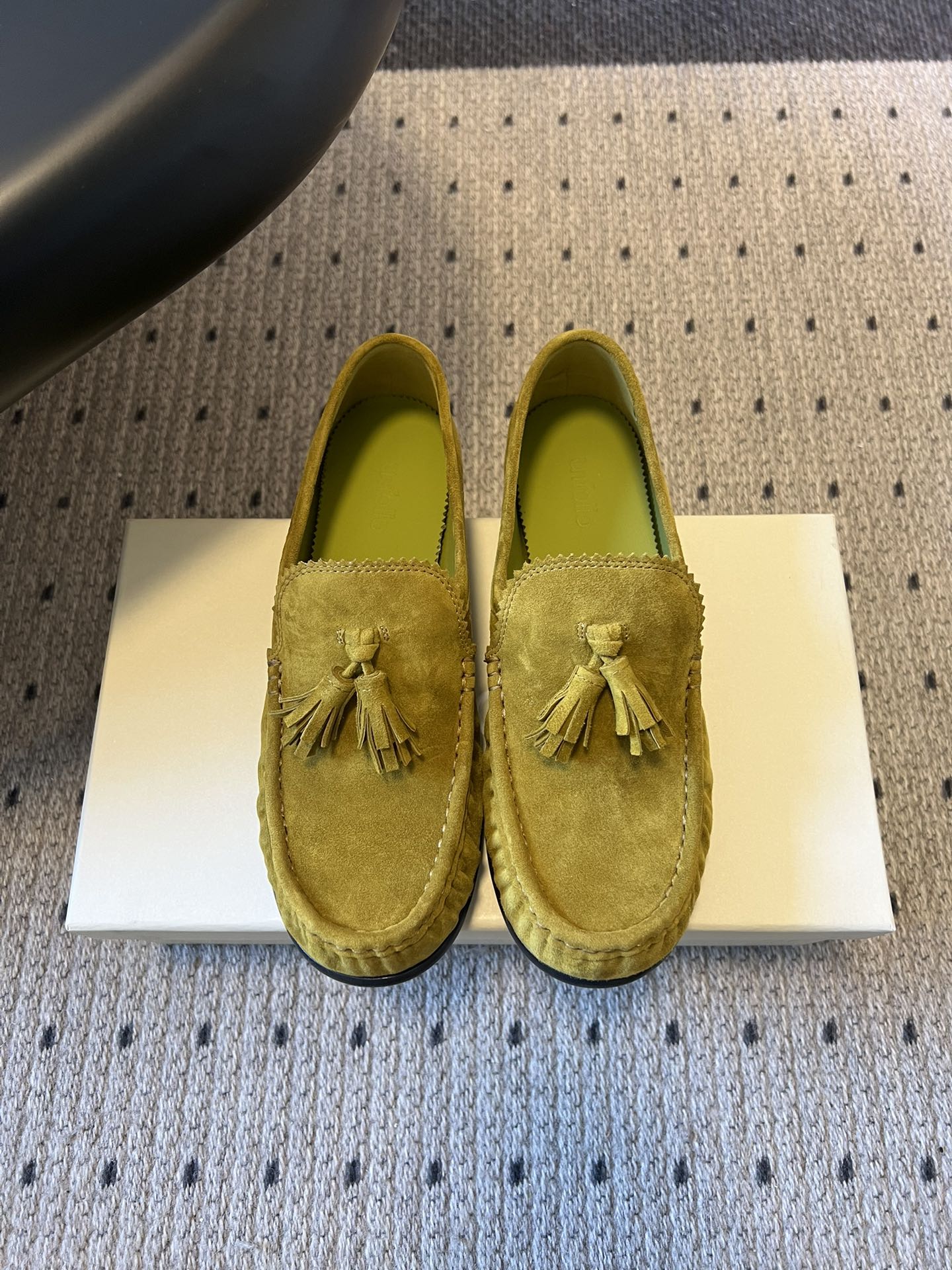 Unfoli*26ss英伦风褶皱流苏平底乐福鞋休闲鞋融合意式慵懒与复古摩登，以经典乐福鞋为基底，弱化硬朗