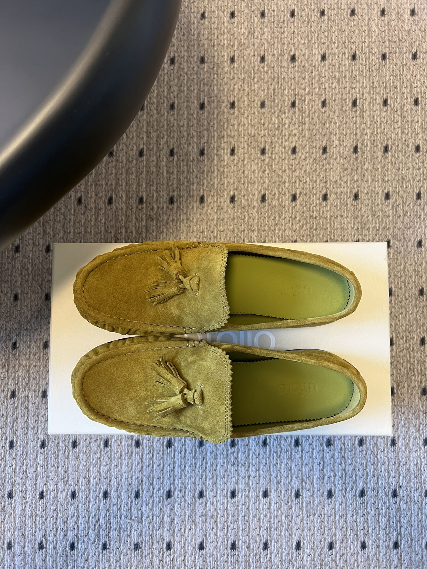 Unfoli*26ss英伦风褶皱流苏平底乐福鞋休闲鞋融合意式慵懒与复古摩登，以经典乐福鞋为基底，弱化硬朗