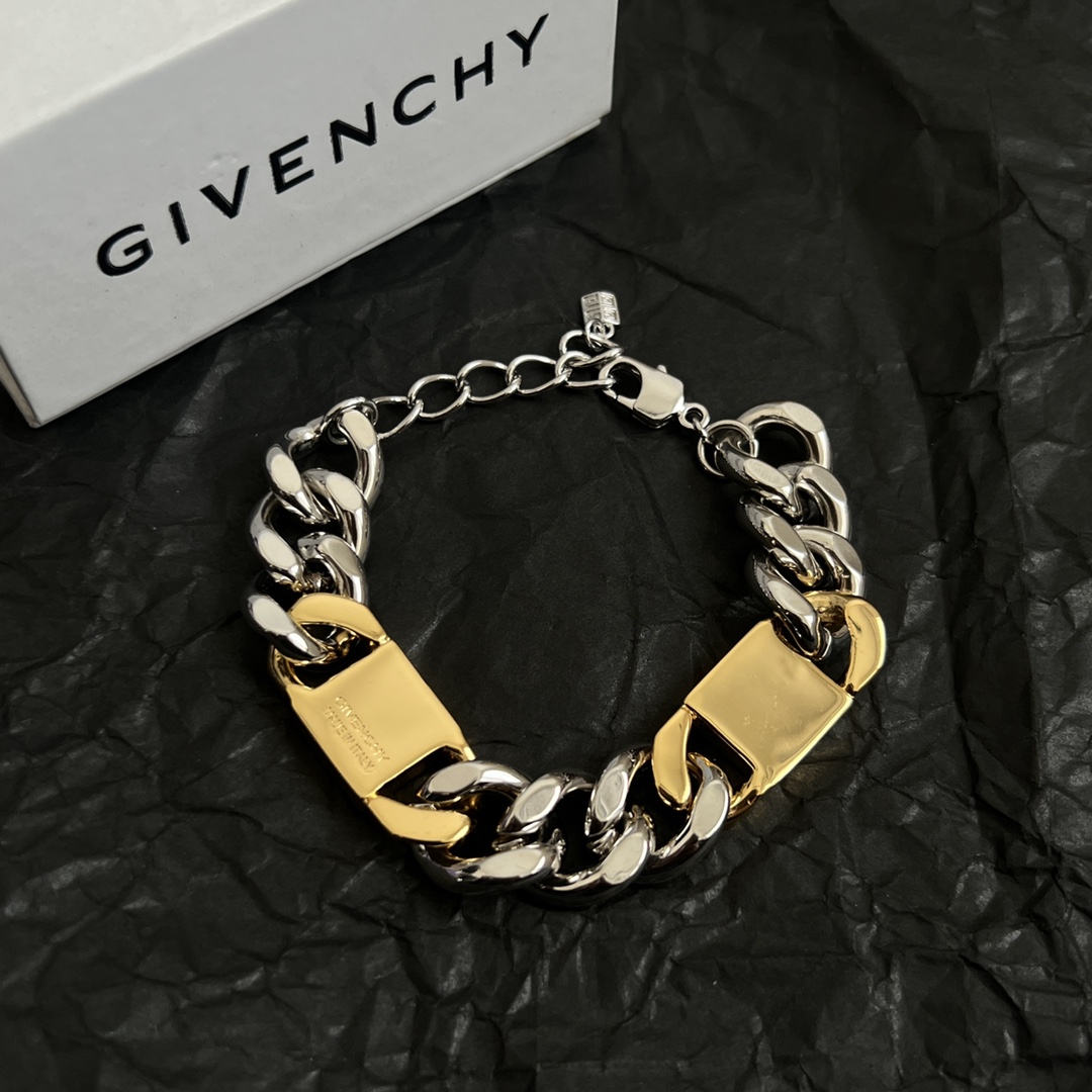 】Givenchy 纪梵希 手链，高端品质专柜同材质，独家实拍，采用金属材质手工组装出(G)形链环，呈现
