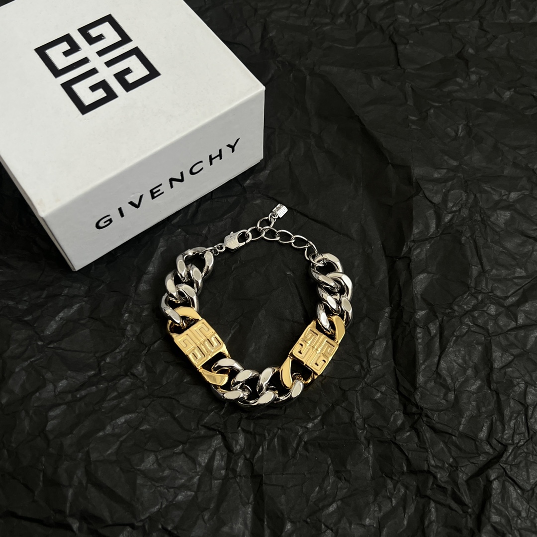 】Givenchy 纪梵希 手链，高端品质专柜同材质，独家实拍，采用金属材质手工组装出(G)形链环，呈现