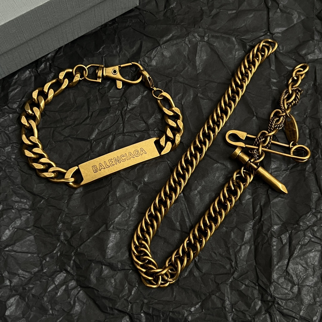 】巴黎世家 Balenciaga 项链/手链 两用 简单大方 大牌金质感饱满 ，搭配衣服超好看 ！
