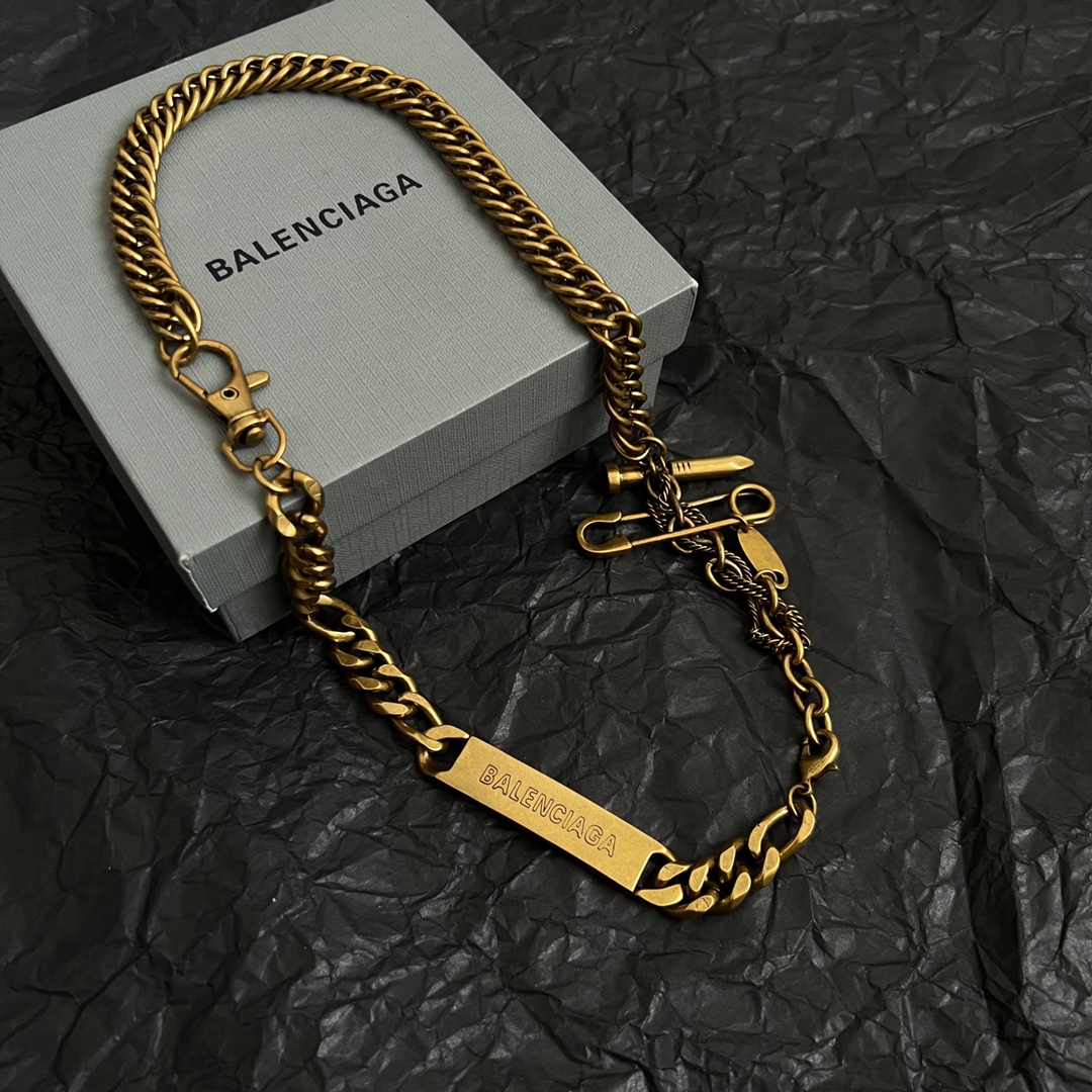 】巴黎世家 Balenciaga 项链/手链 两用 简单大方 大牌金质感饱满 ，搭配衣服超好看 ！