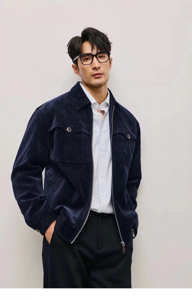 Loro Piana 诺悠翩雅lP🆕 新品休闲翻领夹克；二色齐发，兰色与咖色；复古港风灯蕊绒面料；贴肤细