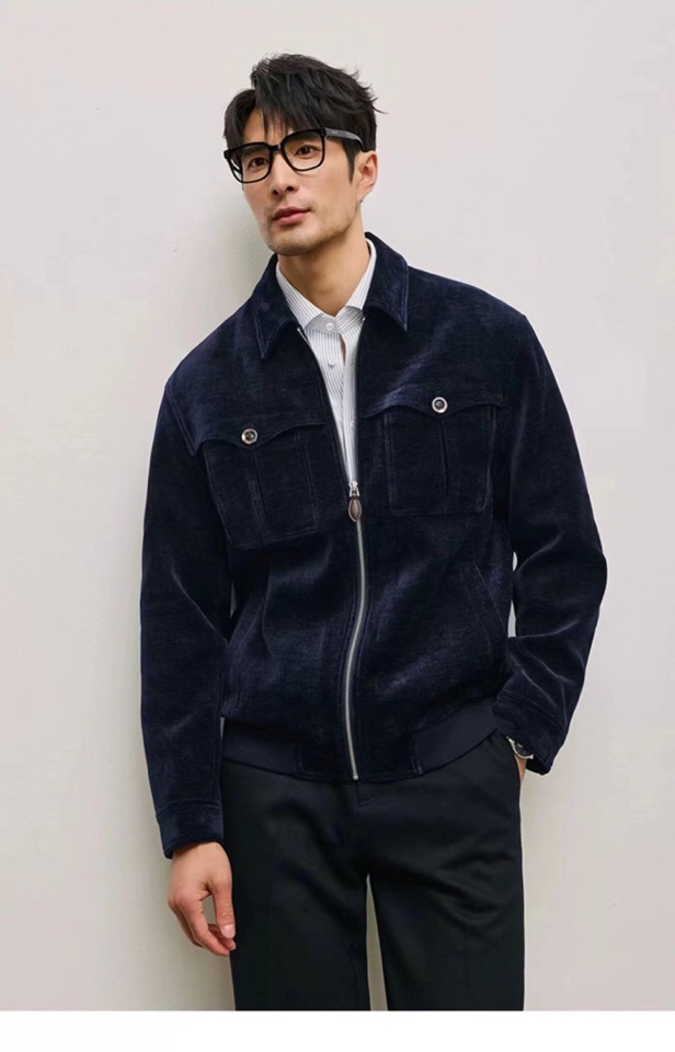 Loro Piana 诺悠翩雅lP🆕 新品休闲翻领夹克；二色齐发，兰色与咖色；复古港风灯蕊绒面料；贴肤细