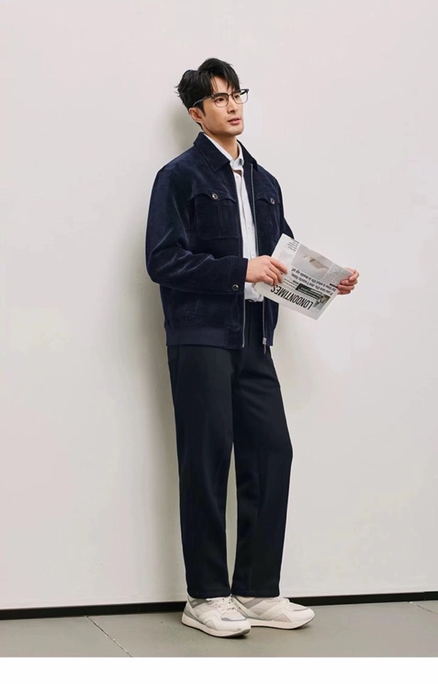 Loro Piana 诺悠翩雅lP🆕 新品休闲翻领夹克；二色齐发，兰色与咖色；复古港风灯蕊绒面料；贴肤细