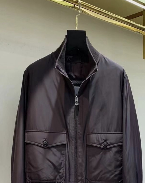 Loro Piana 诺悠翩雅lP🆕 秋冬新款爆款立领羽绒服；三色齐发；新国标90白鸭绒；轻盈保暖；简约