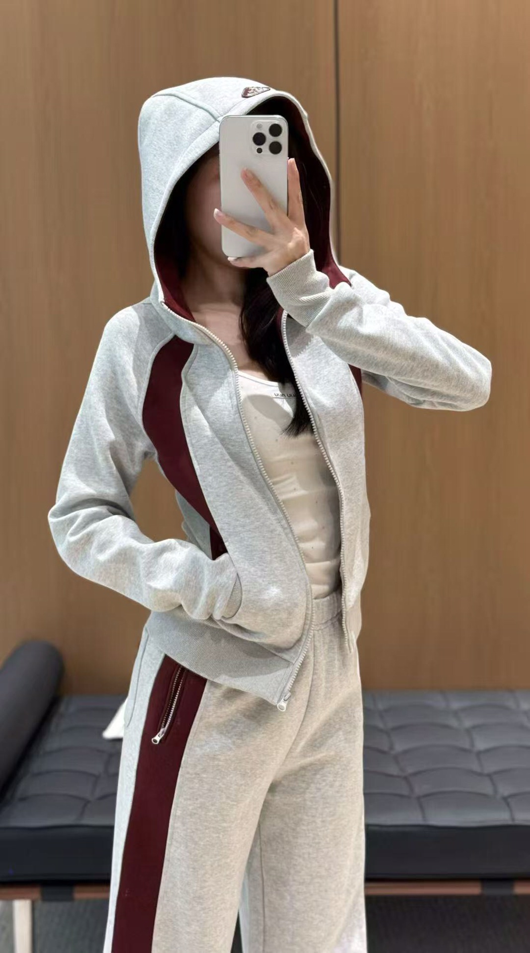 NO:677620,Model No. 20259317 Prad* new sports suit, triangular logo leather label hooded, color-blocked long-sleeved zipper jacket + side color-blocked elastic waist casual trousers, gray, black, SML, [M size bust 86, sleeve length 73, length 52; waist 68 elastic, length 108; weight 1.310kg], Prada - Clothing, prada, prada, jackets & coats, hats,19860909款号20259317 Prad*新款运动套装,三角logo皮标连帽 拼色长袖拉链外套+侧边拼色松紧腰休闲长裤,灰色,黑色,SML,【M码胸围86,袖长73,长52；腰围68弹力,长108；重量1.310kg】,普拉达-服装,prada,prada,jackets & coats,hats,,Women's clothing