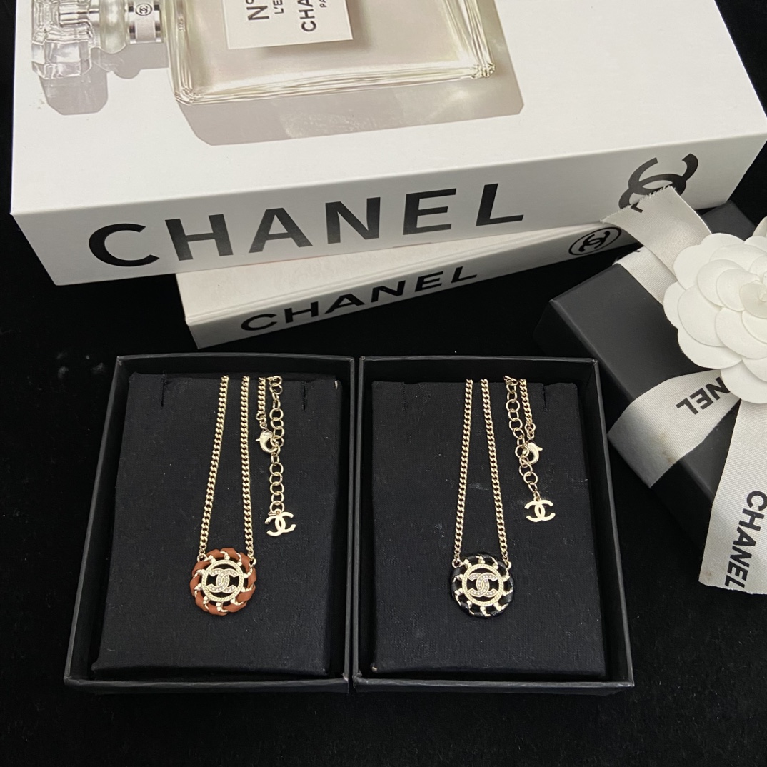 two ️⃣ color🦢 Chanel's new round leather necklace 🖤🧡Sweet Cool Style - Jewelry