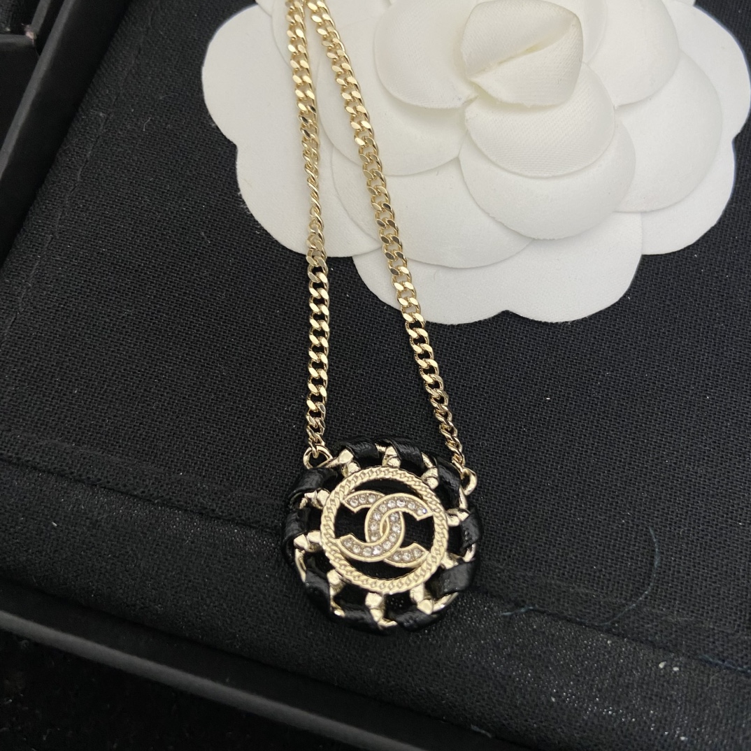 two ️⃣ color🦢 Chanel's new round leather necklace 🖤🧡Sweet Cool Style - Jewelry 5