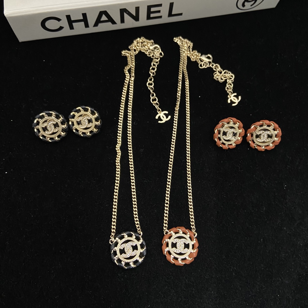 Necklace earrings🦢 Ch @ nel Chanel's new round leather ear studs - Jewelry