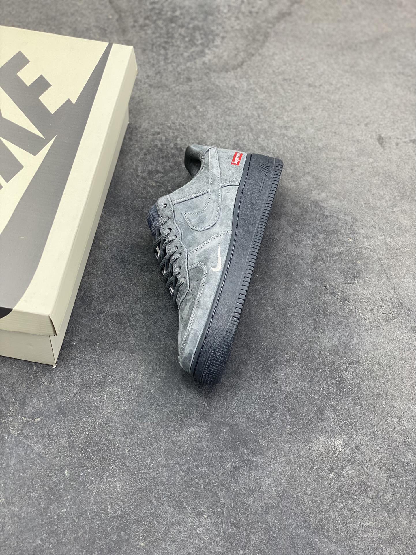 图片[7]-NIke Air Force 1 ‘07 Low 空军一号低帮 运动鞋 休闲鞋 折边针车 工艺难度大 原楦头原纸板 原装鞋盒 定制五金配件 内置全掌气垫 原厂鞋底 货号：DF0188-115 尺码：36 36.5 37.5 38 38.5 39 40 40.5 41 42 42.5 43 44 44.5 45-选品中心