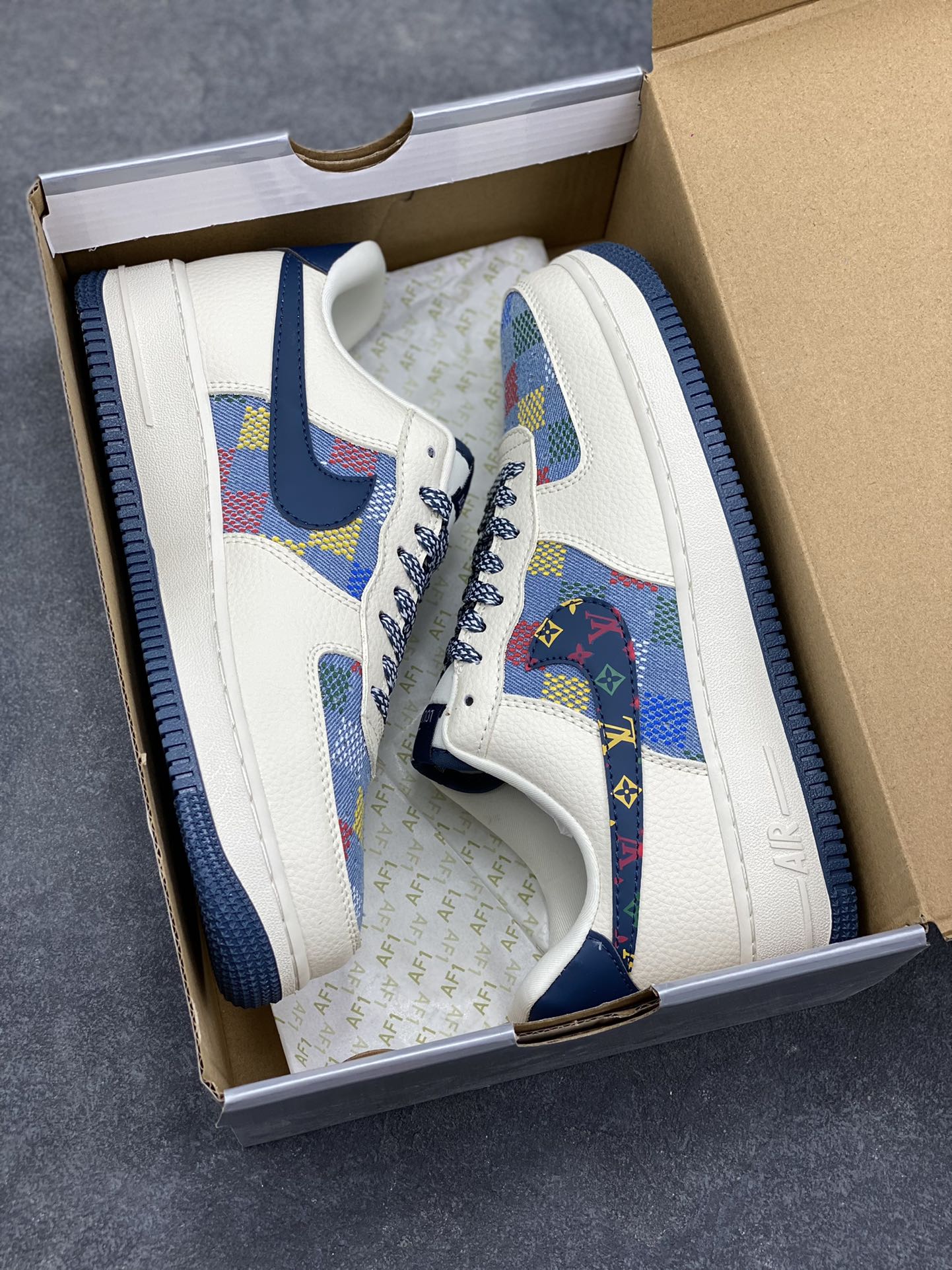图片[9]-Nike Air Force 1 ‘07 Low “LV联名——米蓝彩色印花”空军一号 高端定制 低帮 运动鞋 休闲鞋 折边针车 工艺难度大 原楦头原纸板 原装鞋盒 定制五金配件 内置全掌气垫 原厂鞋底 货号：LD1999-005 尺码：36 36.5 37.5 38 38.5 39 40 40.5 41 42 42.5 43 44 44.5 45-选品中心