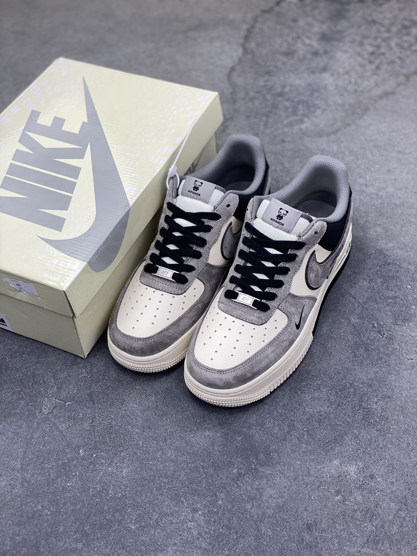 图片[8]-高端定制Nike Air Force 1 ‘07 Low “暴力熊联名——黑灰拼接” 高端定制 低帮休闲板鞋 定制鞋盒 大厂纯原品质出货 超高清洁度 皮料切割干净无任何毛边 细节完美 货号：XD9314-611 尺码：36 36.5 37.5 38 38.5 39 40 40.5 41 42 42.5 43 44 44.5 45-选品中心