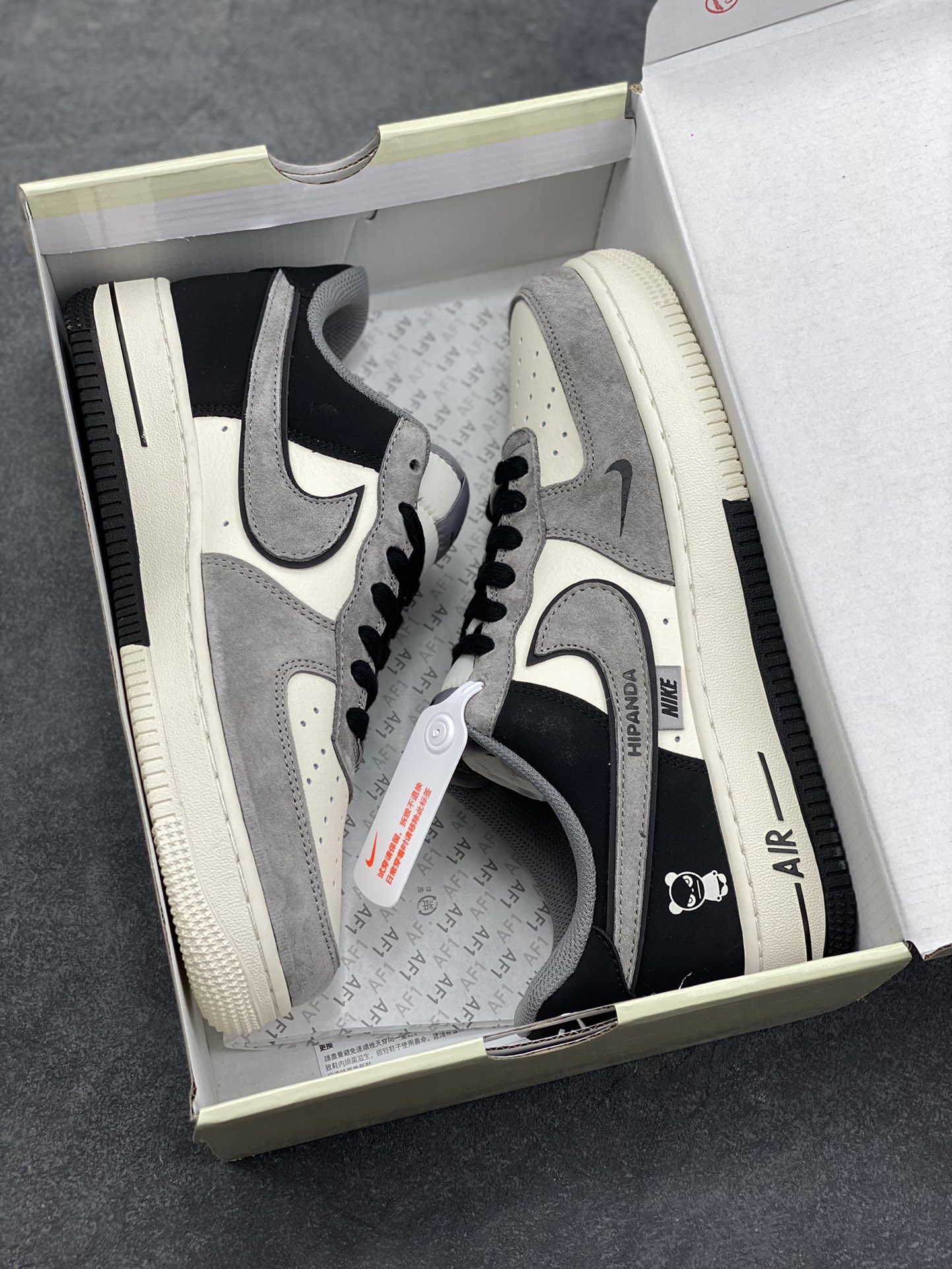 图片[9]-高端定制Nike Air Force 1 ‘07 Low “暴力熊联名——黑灰拼接” 高端定制 低帮休闲板鞋 定制鞋盒 大厂纯原品质出货 超高清洁度 皮料切割干净无任何毛边 细节完美 货号：XD9314-611 尺码：36 36.5 37.5 38 38.5 39 40 40.5 41 42 42.5 43 44 44.5 45-选品中心