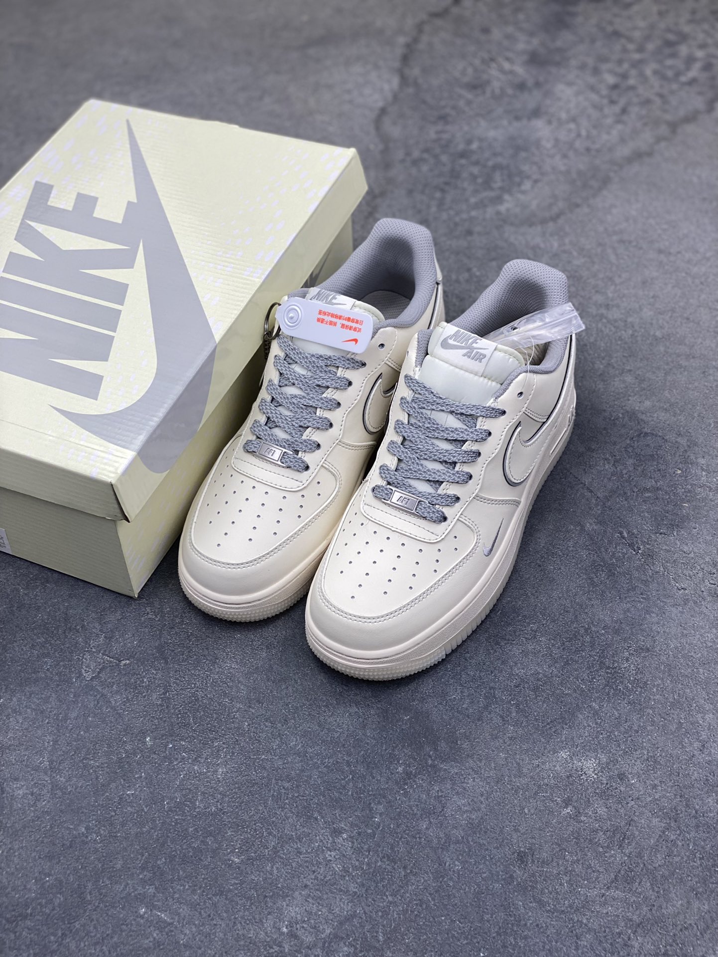 图片[8]-NIke Air Force 1 ‘07 Low “NIKE——米灰兔八哥水晶底”空军一号 低帮 运动鞋 休闲鞋 折边针车 工艺难度大 原楦头原纸板 原装鞋盒 定制五金配件 内置全掌气垫 原厂鞋底 货号：SM6668-133 尺码：36 36.5 37.5 38 38.5 39 40 40.5 41 42 42.5 43 44 44.5 45-选品中心