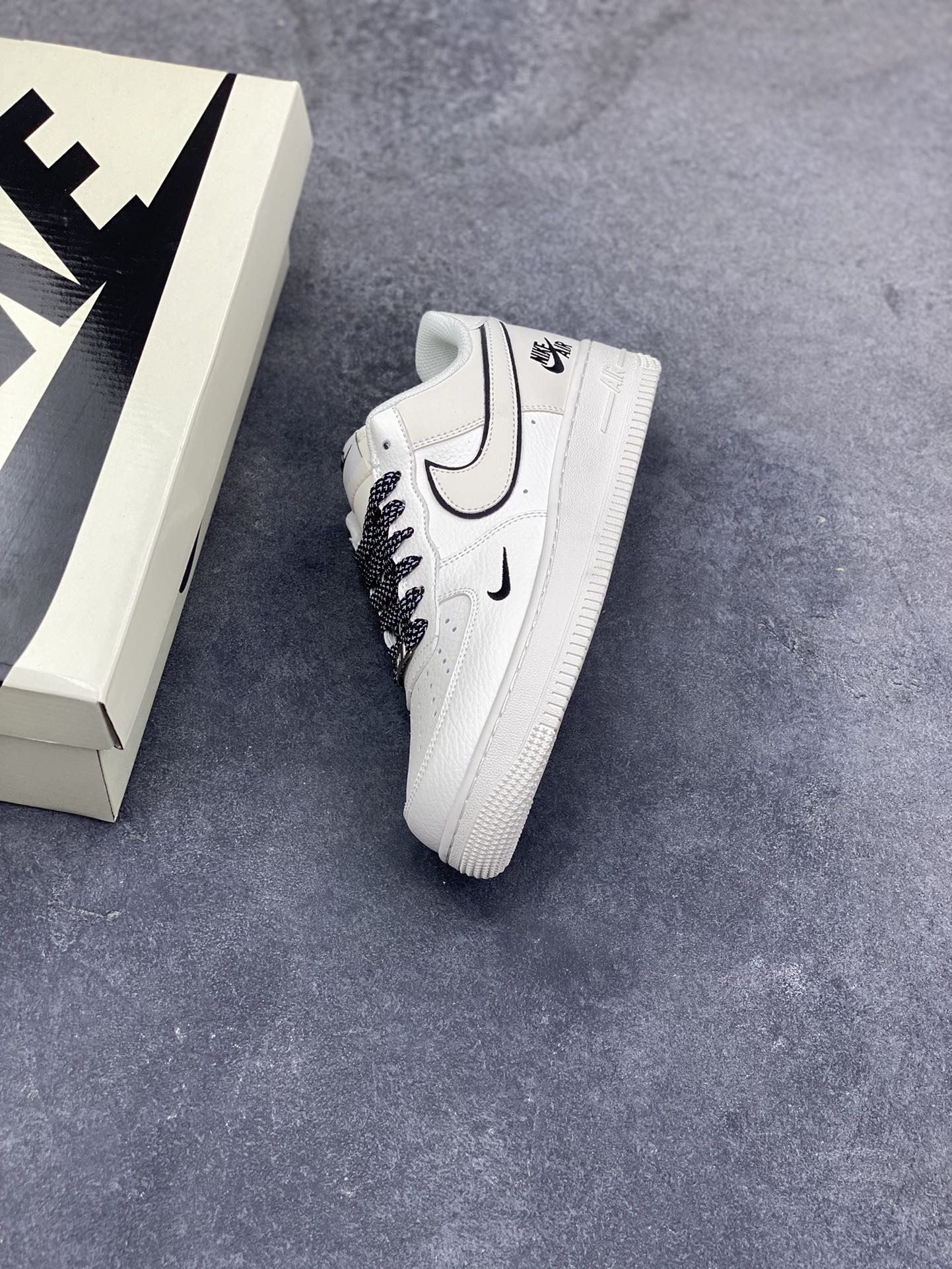 图片[7]-Nike Air Force 1 Low 原楦头原纸板 打造纯正空军版型 专注外贸渠道 全掌内置蜂窝气垫 原盒配件 原厂中底钢印、拉帮完美 货号： CS5288-051 尺码： 36 36.5 37.5 38 38.5 39 40 40.5 41 42 42.5 43 44 45\”},\”targetAlbum\”：{\”openPayment\”：false,\”vipState\”：1,\”id\”：\”_dSFDjXHMv0mKQtBbtIAOElfYwAx1svKApmA-选品中心