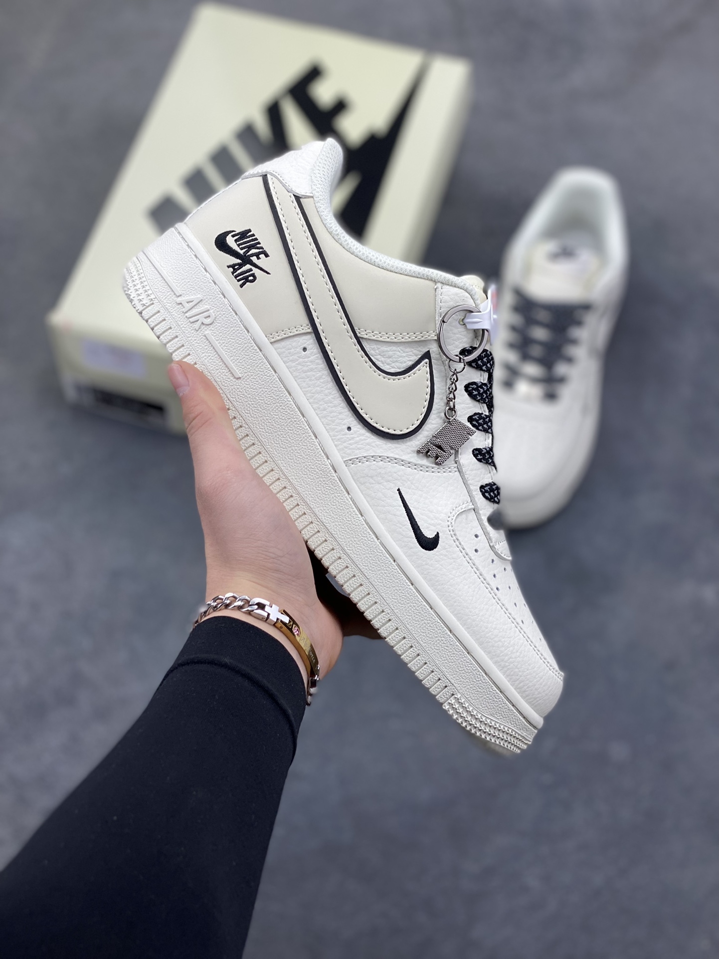 Nike Air Force 1 Low 原楦头原纸板 打造纯正空军版型 专注外贸渠道 全掌内置蜂窝气垫 原盒配件 原厂中底钢印、拉帮完美 货号： CS5288-051 尺码： 36 36.5 37.5 38 38.5 39 40 40.5 41 42 42.5 43 44 45\
