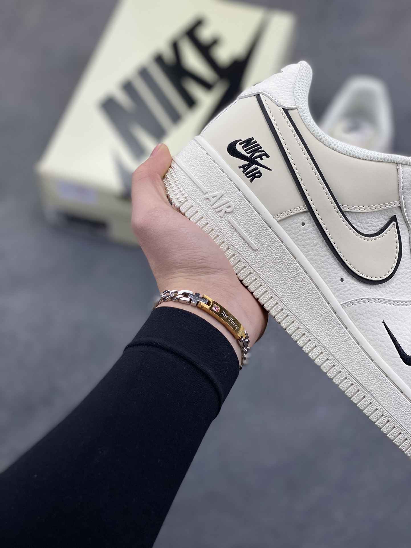 图片[6]-Nike Air Force 1 Low 原楦头原纸板 打造纯正空军版型 专注外贸渠道 全掌内置蜂窝气垫 原盒配件 原厂中底钢印、拉帮完美 货号： CS5288-051 尺码： 36 36.5 37.5 38 38.5 39 40 40.5 41 42 42.5 43 44 45\”},\”targetAlbum\”：{\”openPayment\”：false,\”vipState\”：1,\”id\”：\”_dSFDjXHMv0mKQtBbtIAOElfYwAx1svKApmA-选品中心