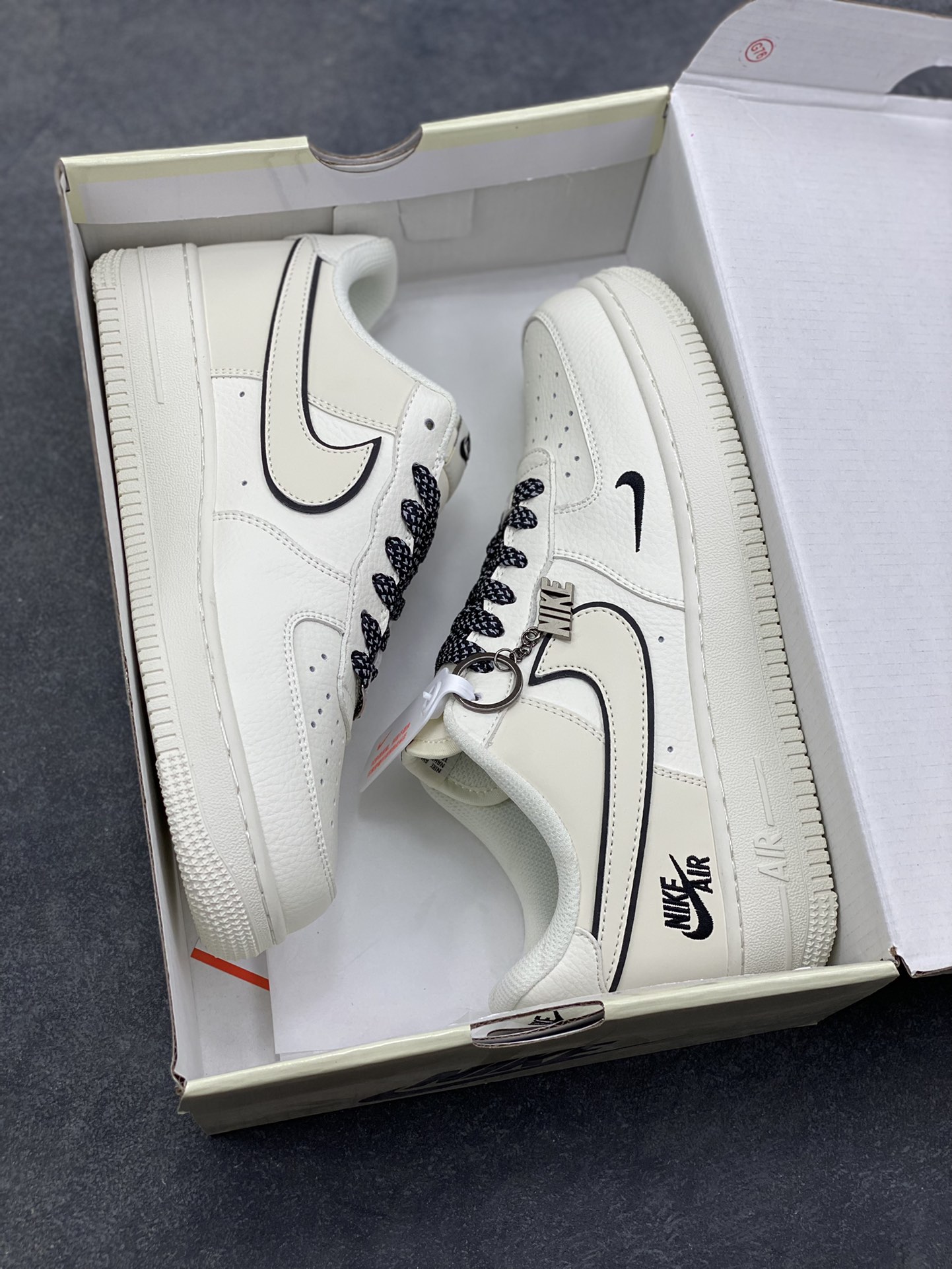图片[9]-Nike Air Force 1 Low 原楦头原纸板 打造纯正空军版型 专注外贸渠道 全掌内置蜂窝气垫 原盒配件 原厂中底钢印、拉帮完美 货号： CS5288-051 尺码： 36 36.5 37.5 38 38.5 39 40 40.5 41 42 42.5 43 44 45\”},\”targetAlbum\”：{\”openPayment\”：false,\”vipState\”：1,\”id\”：\”_dSFDjXHMv0mKQtBbtIAOElfYwAx1svKApmA-选品中心