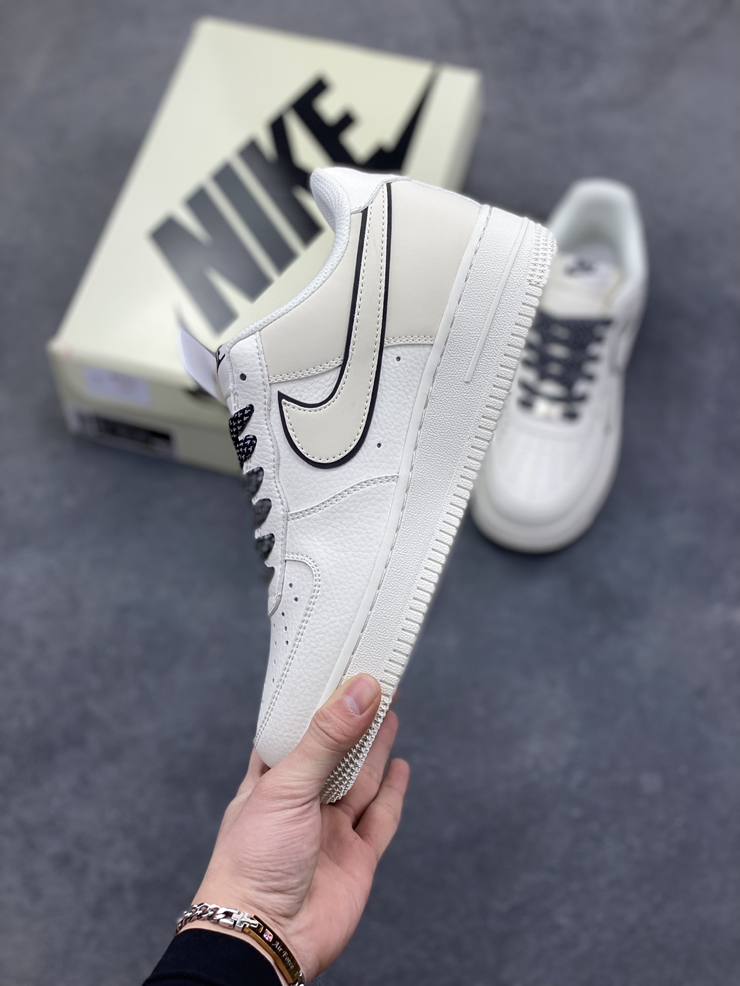 图片[3]-Nike Air Force 1 Low 原楦头原纸板 打造纯正空军版型 专注外贸渠道 全掌内置蜂窝气垫 原盒配件 原厂中底钢印、拉帮完美 货号： CS5288-051 尺码： 36 36.5 37.5 38 38.5 39 40 40.5 41 42 42.5 43 44 45\”},\”targetAlbum\”：{\”openPayment\”：false,\”vipState\”：1,\”id\”：\”_dSFDjXHMv0mKQtBbtIAOElfYwAx1svKApmA-选品中心