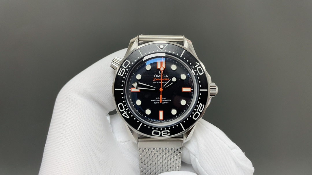 NO:687756,ER’s new model [Seamaster Mi Diving Watch “Orange Wind and Waves” Edition] has arrived!  There will be a time to ride the wind and waves, and sail directly to the clouds to sail across the sea!  The appearance design continues the 007 version of the Seamaster Diving Watch, inheriting retro elements such as the dateless display, domed sapphire crystal, and aluminum bezel, and incorporating new materials and colors to form a new design style!  Omega's new color matching 'Orange Needle Assassin', black dial + orange second hand contrasting color, 3/6/9/12 o'clock hour markers with orange edges, coupled with the 'Seamaster' orange logo, instantly transforms into the Hermès of the diving world!  Whether it's a business occasion or leisure time, you can easily become the center of attention!  The best value for money on the entire network!  Full of details!  The 42mm watch case is equipped with the 8806 movement, which has stable running time and is not easy to oxidize and fade. The watch strap is upgraded with new technology. When you place an order, you will receive a pair of the same orange fluorine tape!  Welcome to taste, hermes, omega19860909ER新款【海马系列米潜水表“橙风破浪”版】到货！ 乘风破浪会有时,直挂云帆技沧海！ 外观设计延续了007版海马米潜水表,继承了无日期显示、穹顶蓝宝石水晶表镜、铝质表圈等复古元素,融入了新材质与配色,形成新的设计风格！ 欧米茄全新配色“橙针刺客”,黑盘+骚橙秒针撞色,3/6/9/12点时标镶橙边,配上“Seamaster”橙色logo,秒变潜水界爱马仕！不管是商务场合还是休闲时光,都能轻松成为全场焦点！ 全网性价比最高！细节拉满！42mm表壳搭载8806机芯,走时稳定,不易氧化掉色,全新工艺升级表带,下单即赠送同款橙色氟胶带一副！欢迎品鉴,,hermes,omega,Watch