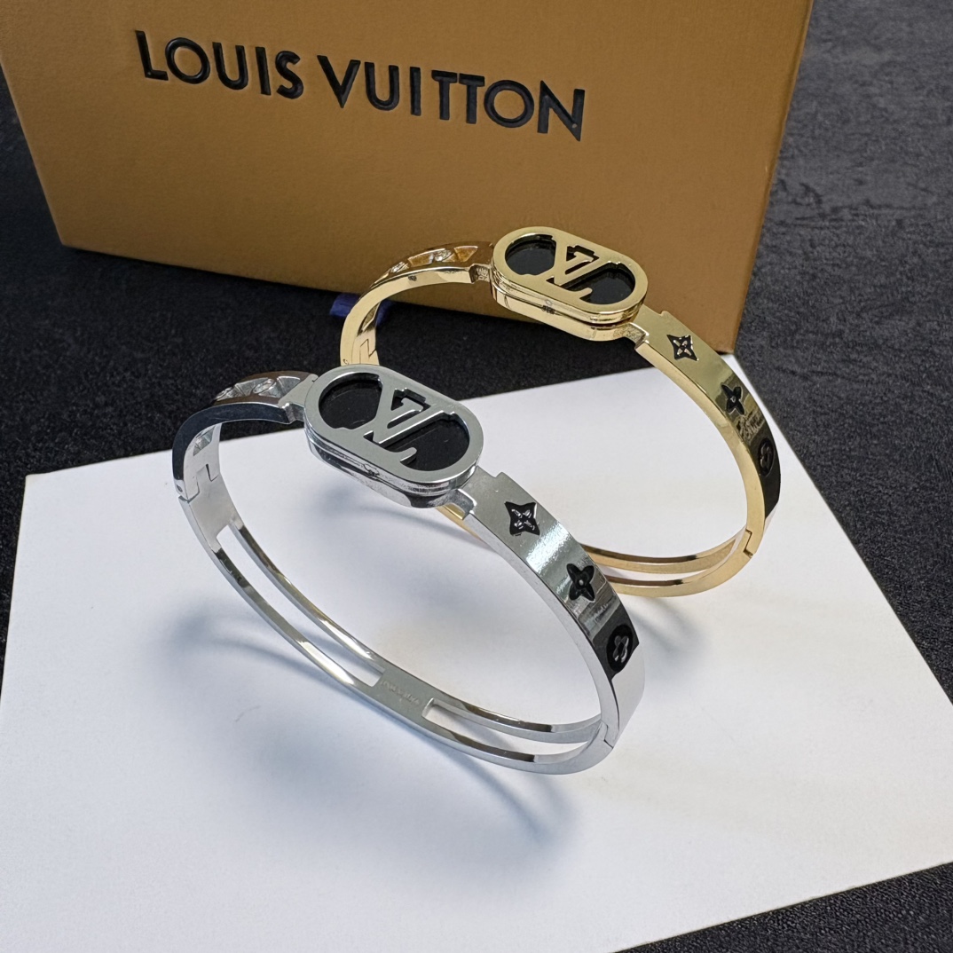 Louis Vuitton 新品 LV字母手镯 Louis Vuitton 路易威登 一致材质 火 设计独特 前卫