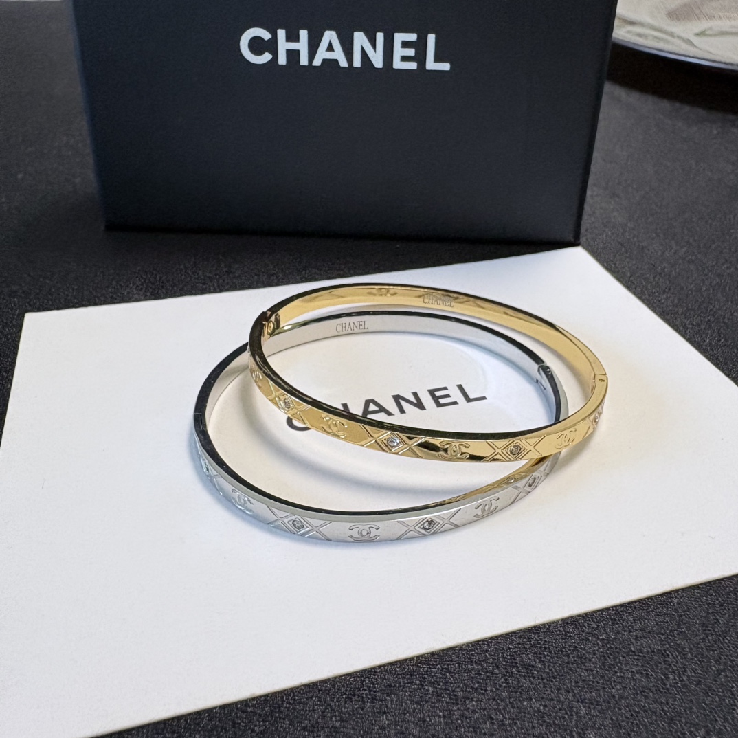 Chanel 小红书推荐 小香新款c字母镶钻窄版手镯 香奈儿Chanel高品质进口精钢手镯 bling