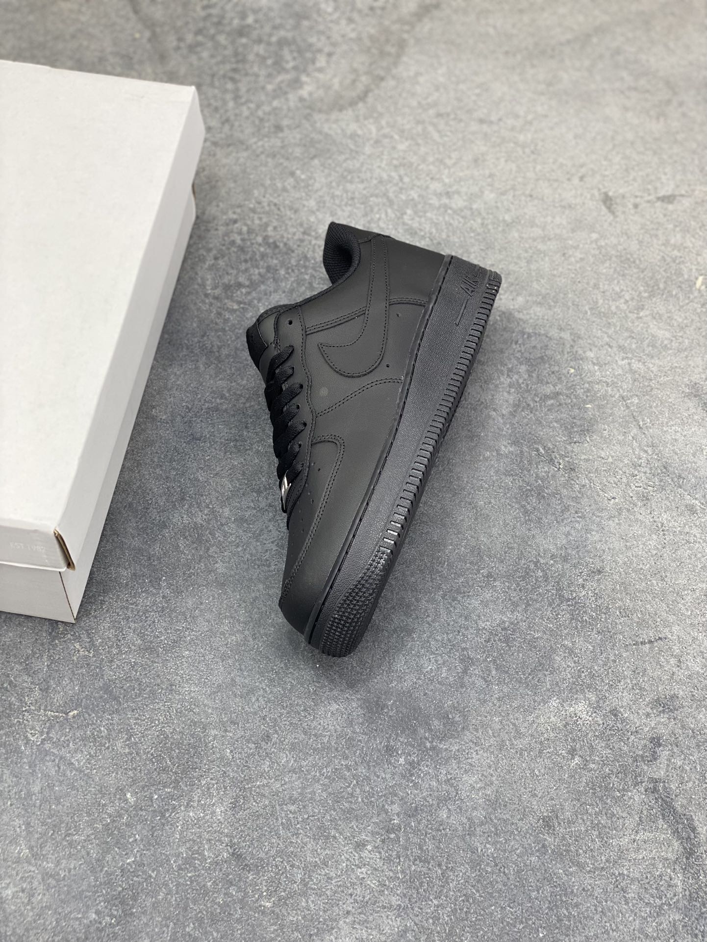 图片[7]-NIke Air Force 1 ‘07 Low 空军一号低帮 运动鞋 休闲鞋 折边针车 工艺难度大 原楦头原纸板 原装鞋盒 定制五金配件 内置全掌气垫 原厂鞋底 货号：CW2288-001 尺码：36 36.5 37.5 38 38.5 39 40 40.5 41 42 42.5 43 44 44.5 45-选品中心