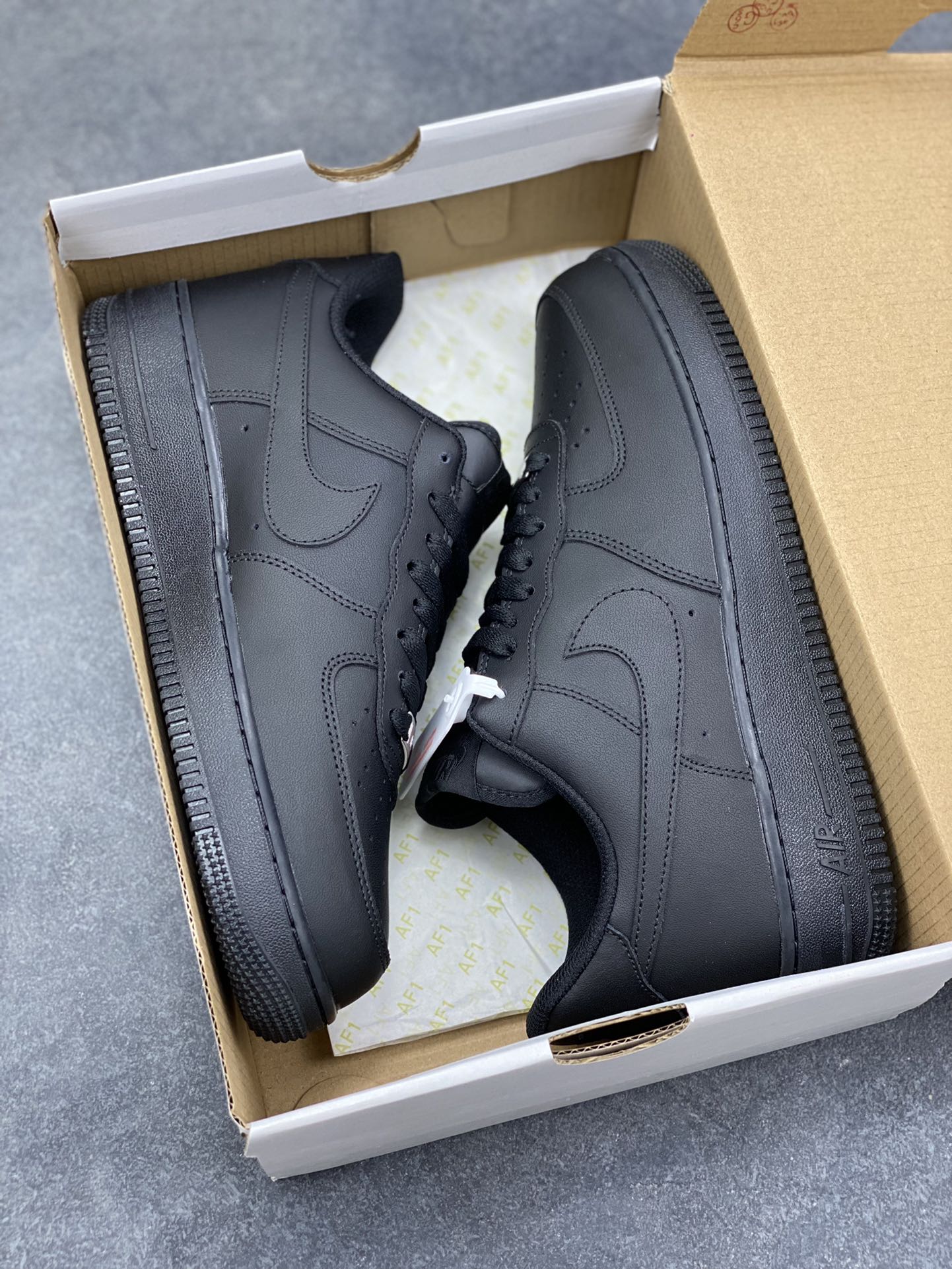 图片[9]-NIke Air Force 1 ‘07 Low 空军一号低帮 运动鞋 休闲鞋 折边针车 工艺难度大 原楦头原纸板 原装鞋盒 定制五金配件 内置全掌气垫 原厂鞋底 货号：CW2288-001 尺码：36 36.5 37.5 38 38.5 39 40 40.5 41 42 42.5 43 44 44.5 45-选品中心