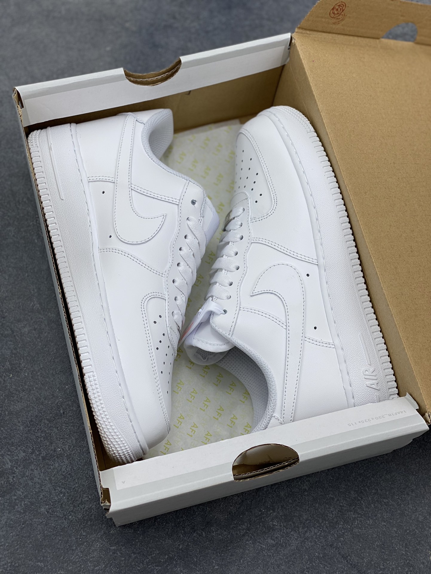图片[9]-NIke Air Force 1 ‘07 Low 空军一号低帮 运动鞋 休闲鞋 折边针车 工艺难度大 原楦头原纸板 原装鞋盒 定制五金配件 内置全掌气垫 原厂鞋底 货号：CW2288-111 尺码：36 36.5 37.5 38 38.5 39 40 40.5 41 42 42.5 43 44 44.5 45-选品中心
