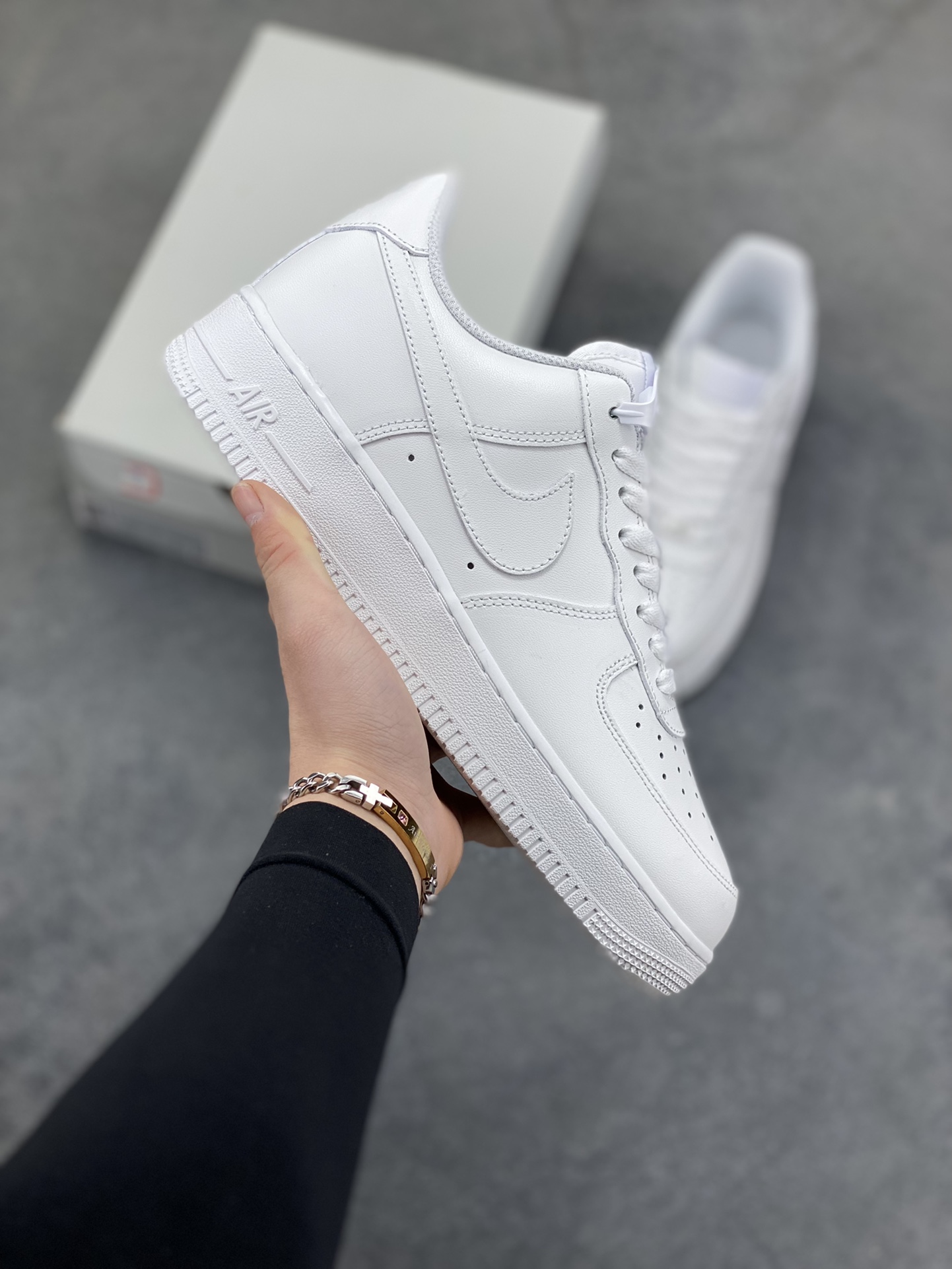 NIke Air Force 1 ‘07 Low 空军一号低帮 运动鞋 休闲鞋 折边针车 工艺难度大 原楦头原纸板 原装鞋盒 定制五金配件 内置全掌气垫 原厂鞋底 货号：CW2288-111 尺码：36 36.5 37.5 38 38.5 39 40 40.5 41 42 42.5 43 44 44.5 45-选品中心