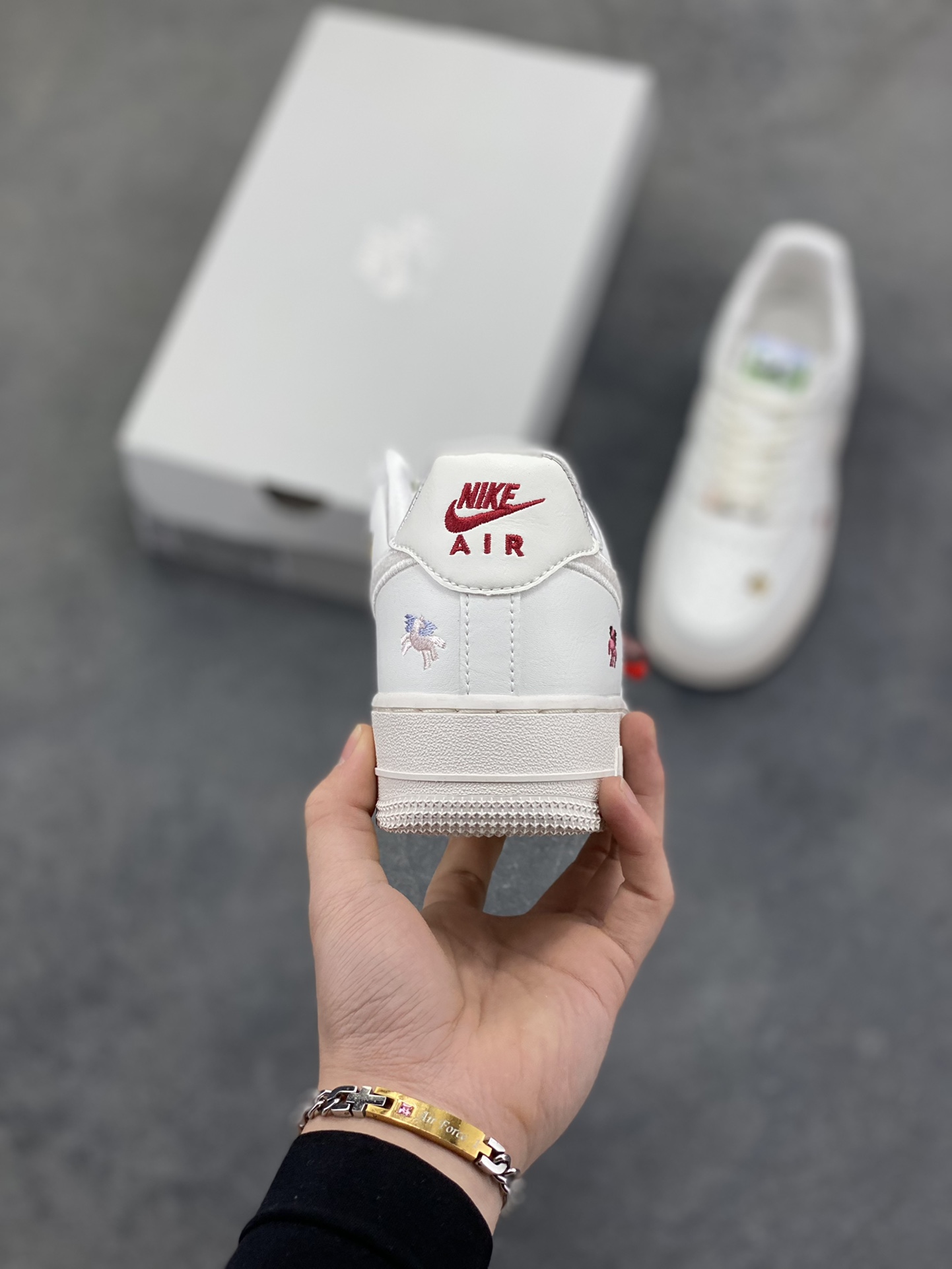 图片[4]-NIke Air Force 1 ‘07 Low 空军一号低帮 运动鞋 休闲鞋 折边针车 工艺难度大 原楦头原纸板 原装鞋盒 定制五金配件 内置全掌气垫 原厂鞋底 货号：IQ1143-100 尺码：36 36.5 37.5 38 38.5 39 40 40.5 41 42 42.5 43 44 44.5 45-选品中心
