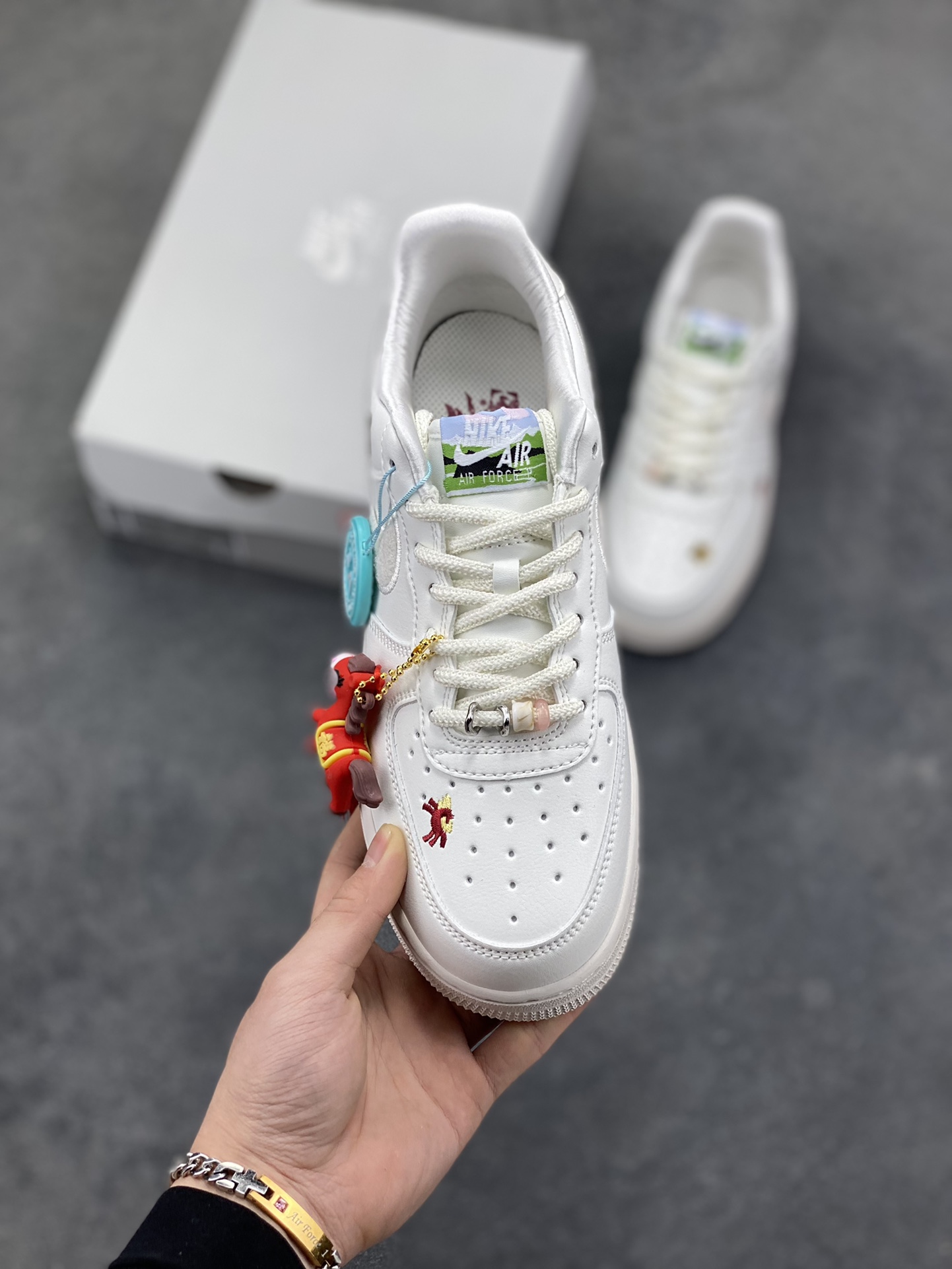 图片[2]-NIke Air Force 1 ‘07 Low 空军一号低帮 运动鞋 休闲鞋 折边针车 工艺难度大 原楦头原纸板 原装鞋盒 定制五金配件 内置全掌气垫 原厂鞋底 货号：IQ1143-100 尺码：36 36.5 37.5 38 38.5 39 40 40.5 41 42 42.5 43 44 44.5 45-选品中心