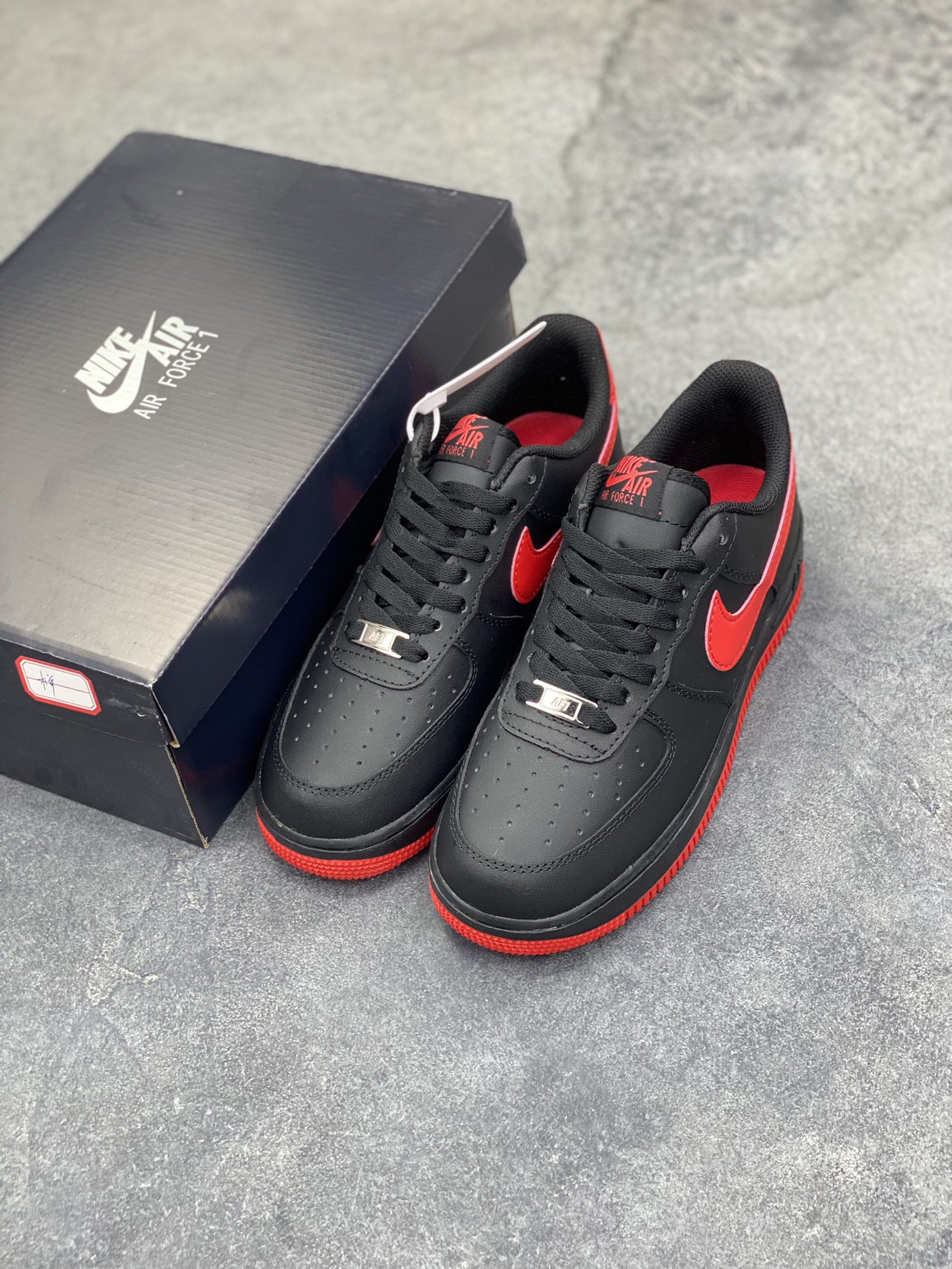 图片[8]-NIke Air Force 1 ‘07 Low 空军一号低帮 运动鞋 休闲鞋 折边针车 工艺难度大 原楦头原纸板 原装鞋盒 定制五金配件 内置全掌气垫 原厂鞋底 货号：FJ4146-002 尺码：36 36.5 37.5 38 38.5 39 40 40.5 41 42 42.5 43 44 44.5 45-选品中心